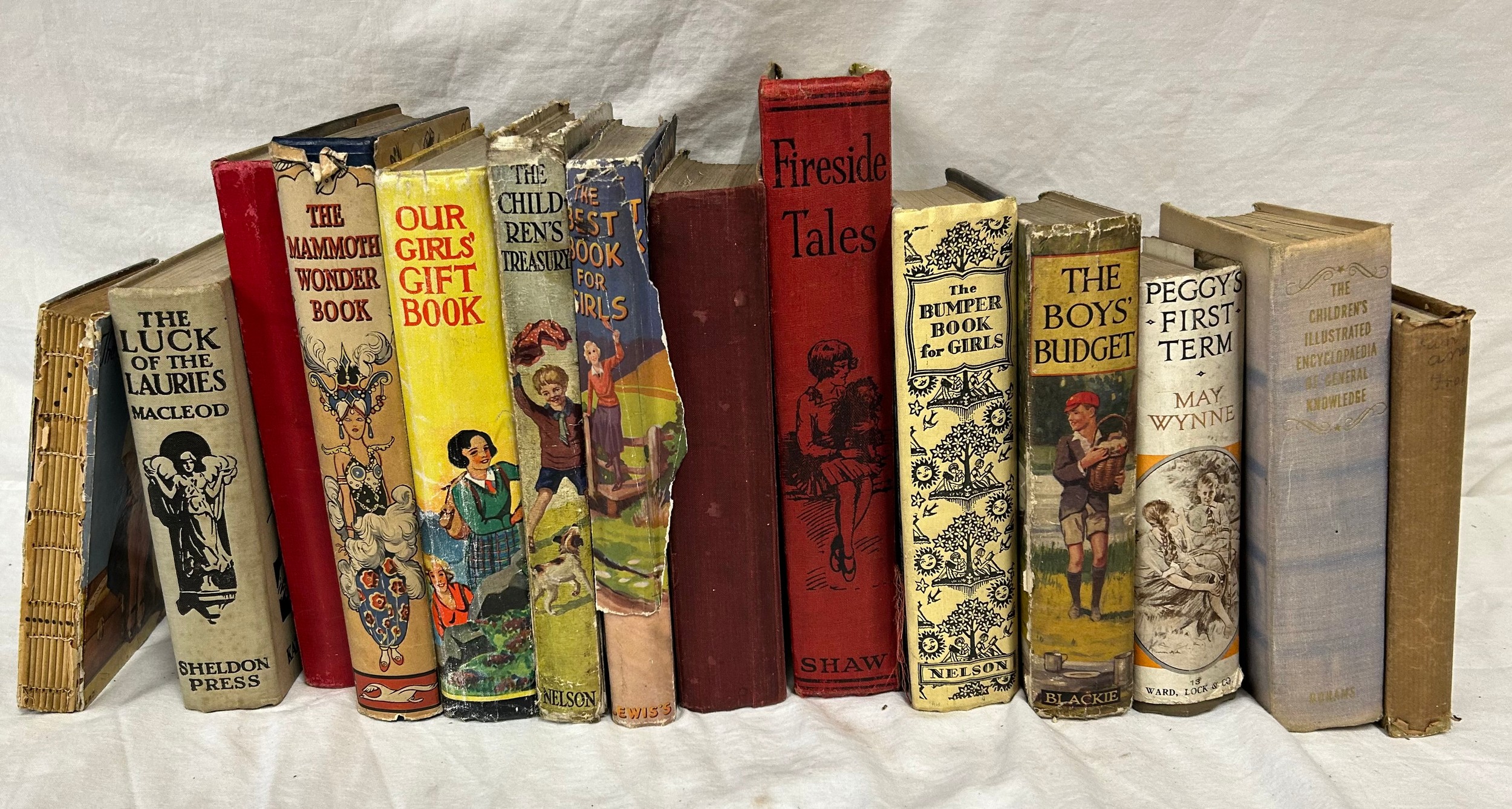 Selection of fourteen 1930/40 Childrens Books to include Our Girls Gift Book, Bumper Book for Girls, - Bild 4 aus 5