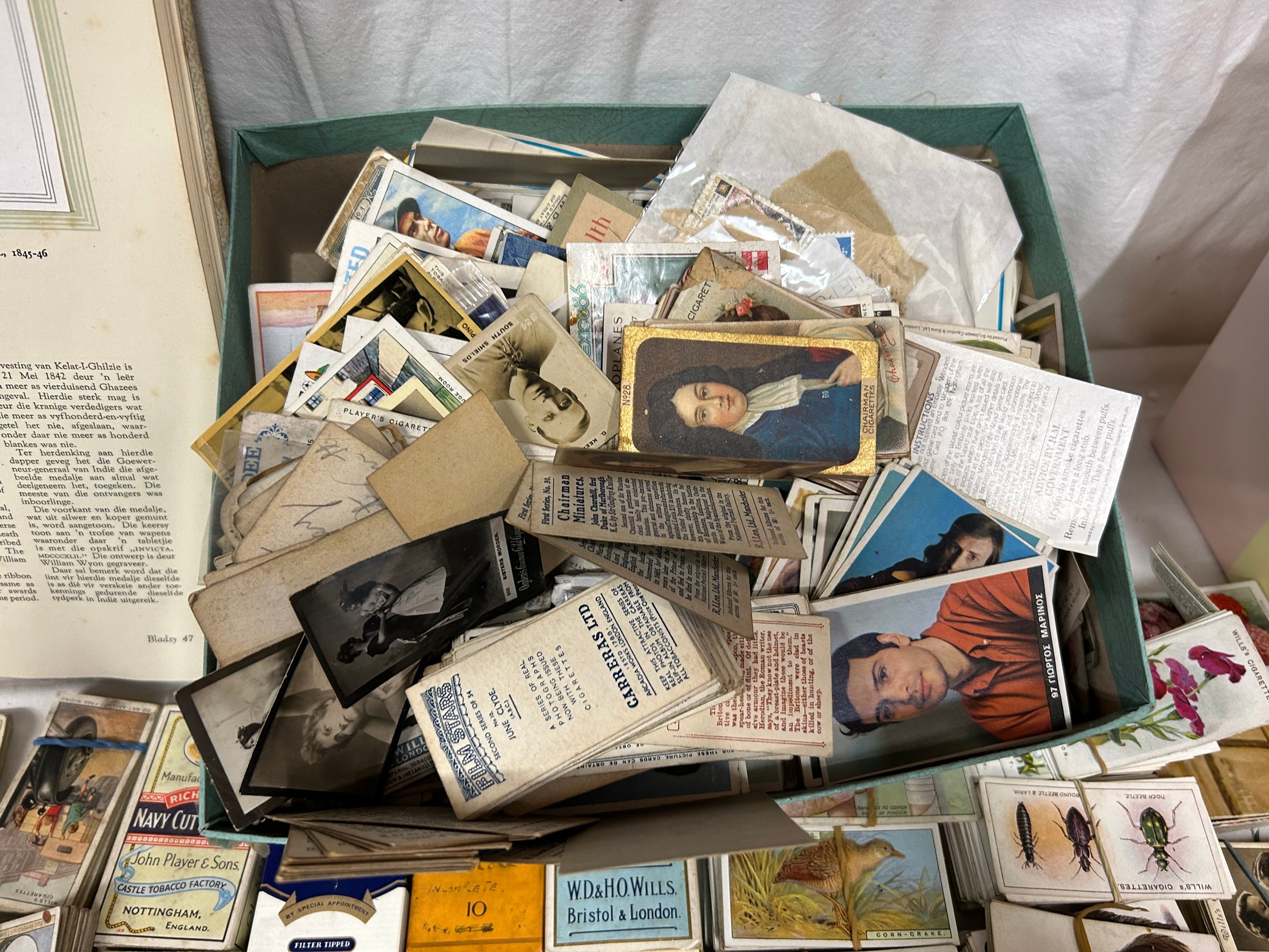 A vast quantity of cigarette cards to include many complete Wills sets together with random boxed - Bild 5 aus 8