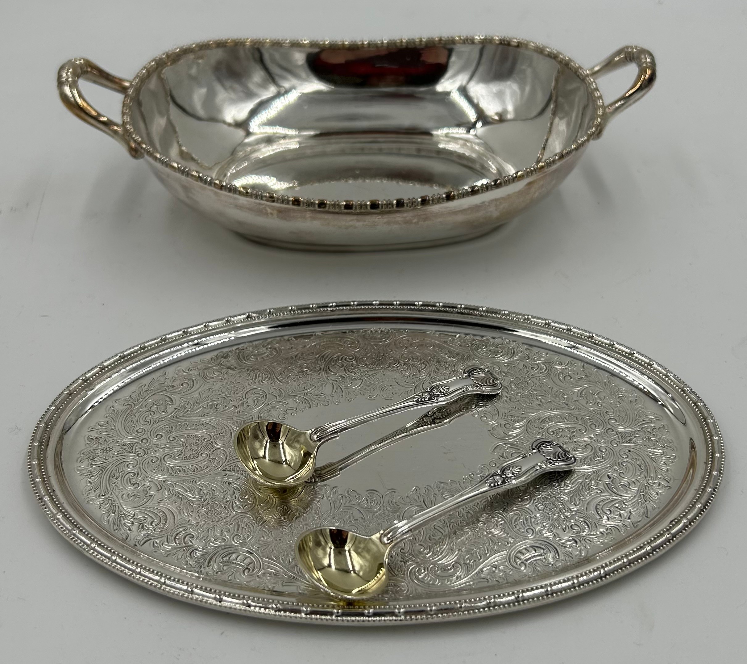 A quantity of good quality silver plated items to include a heavy Barker Ellis ornate oblong twin - Image 5 of 7