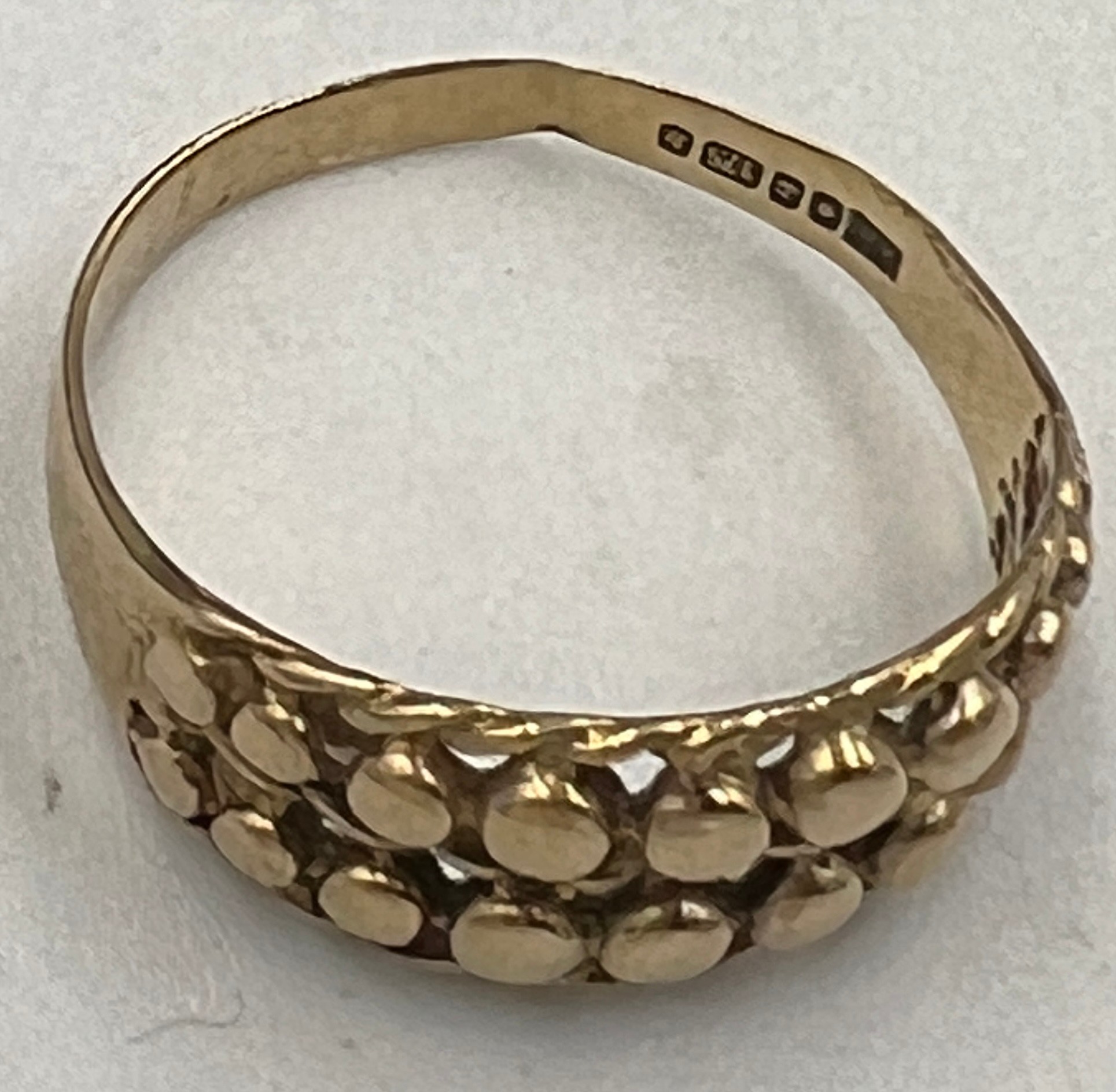 A 9 carat gold ring. Size M. Weight 1.8gm. - Bild 3 aus 3