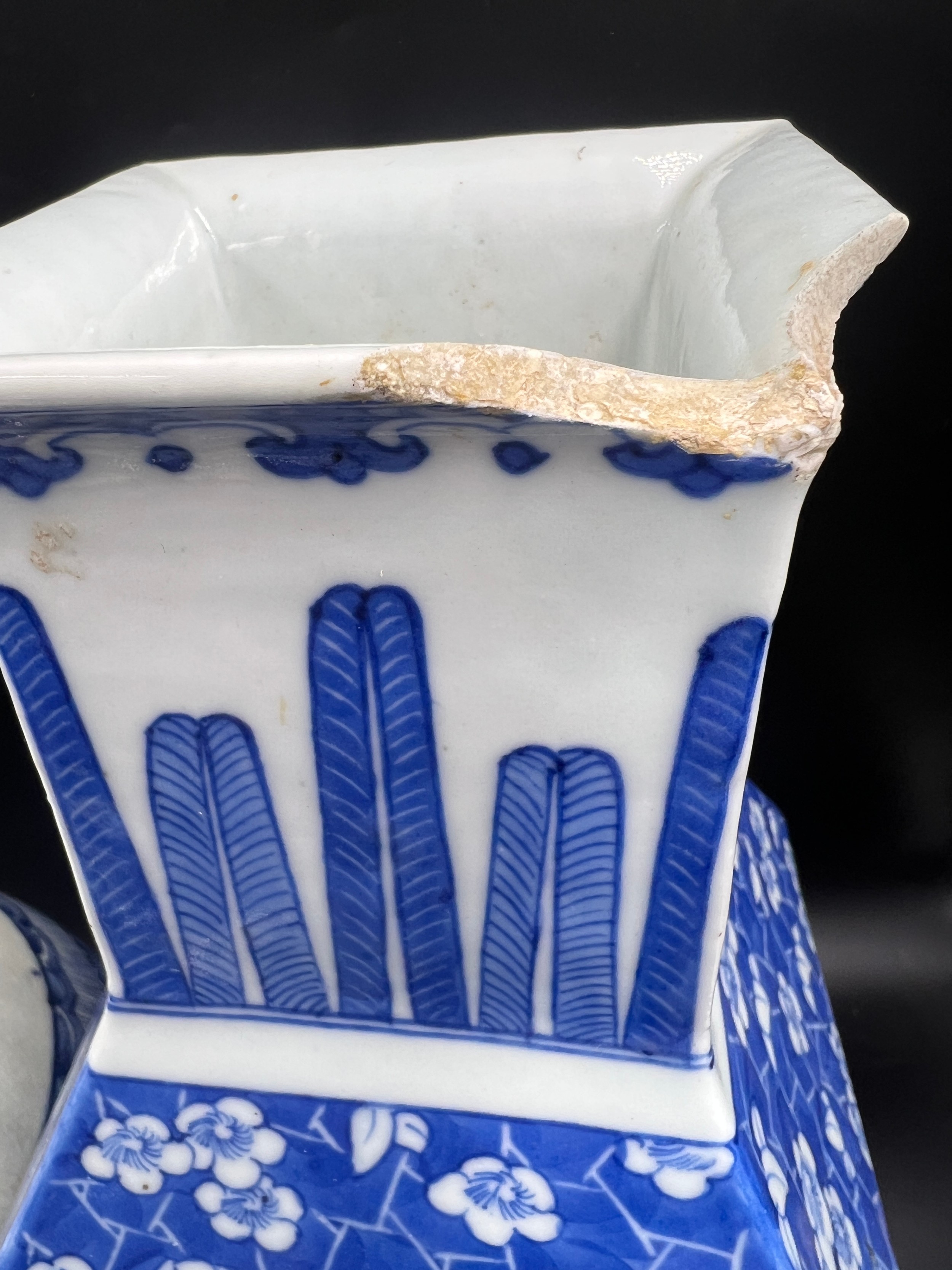 Chinese ceramics to include a large lidded blue and white bowl with foo dog finial and old stapled - Image 5 of 7