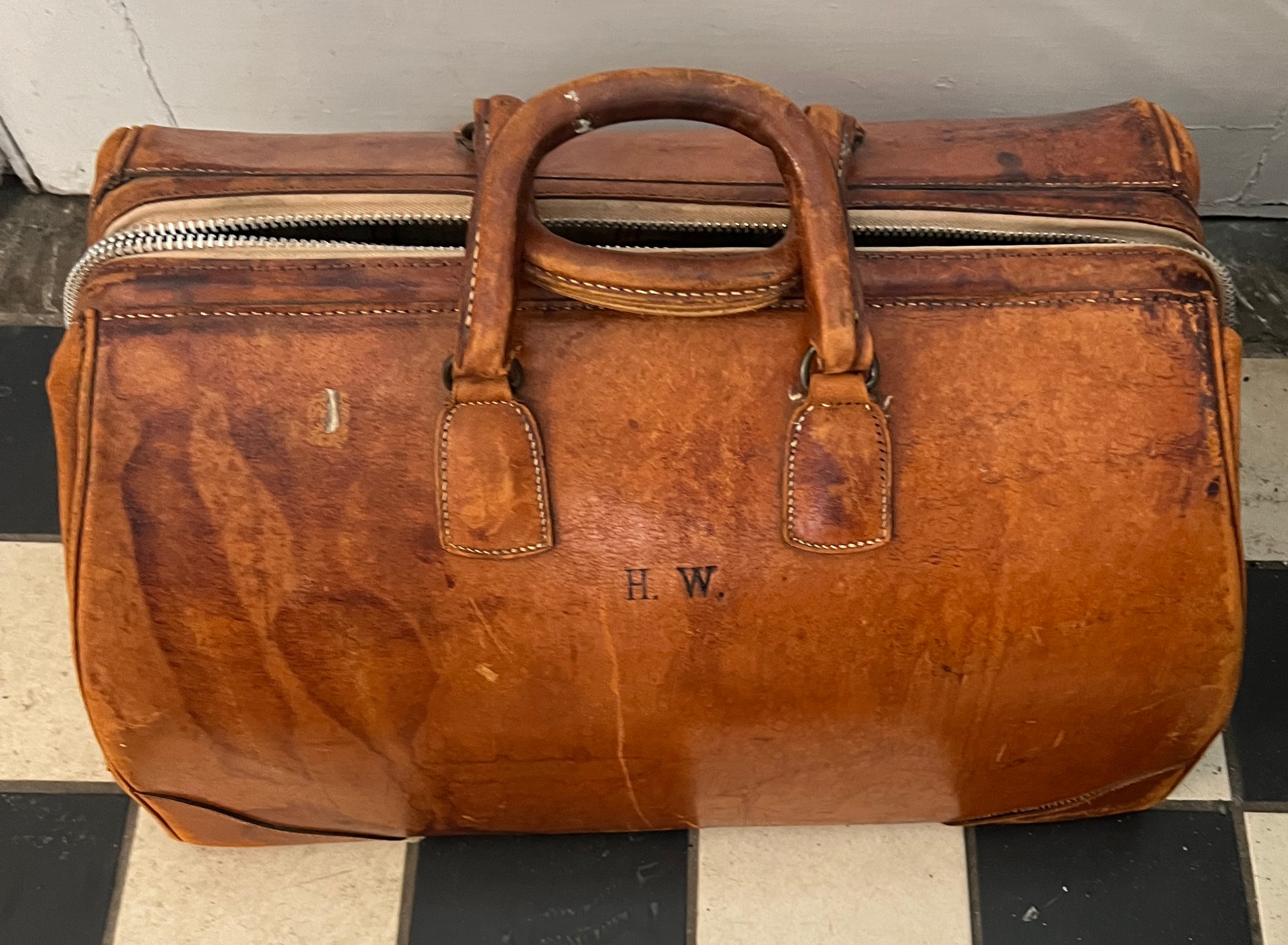Vintage leather suitcase, 53w x23d x36h. - Image 2 of 4