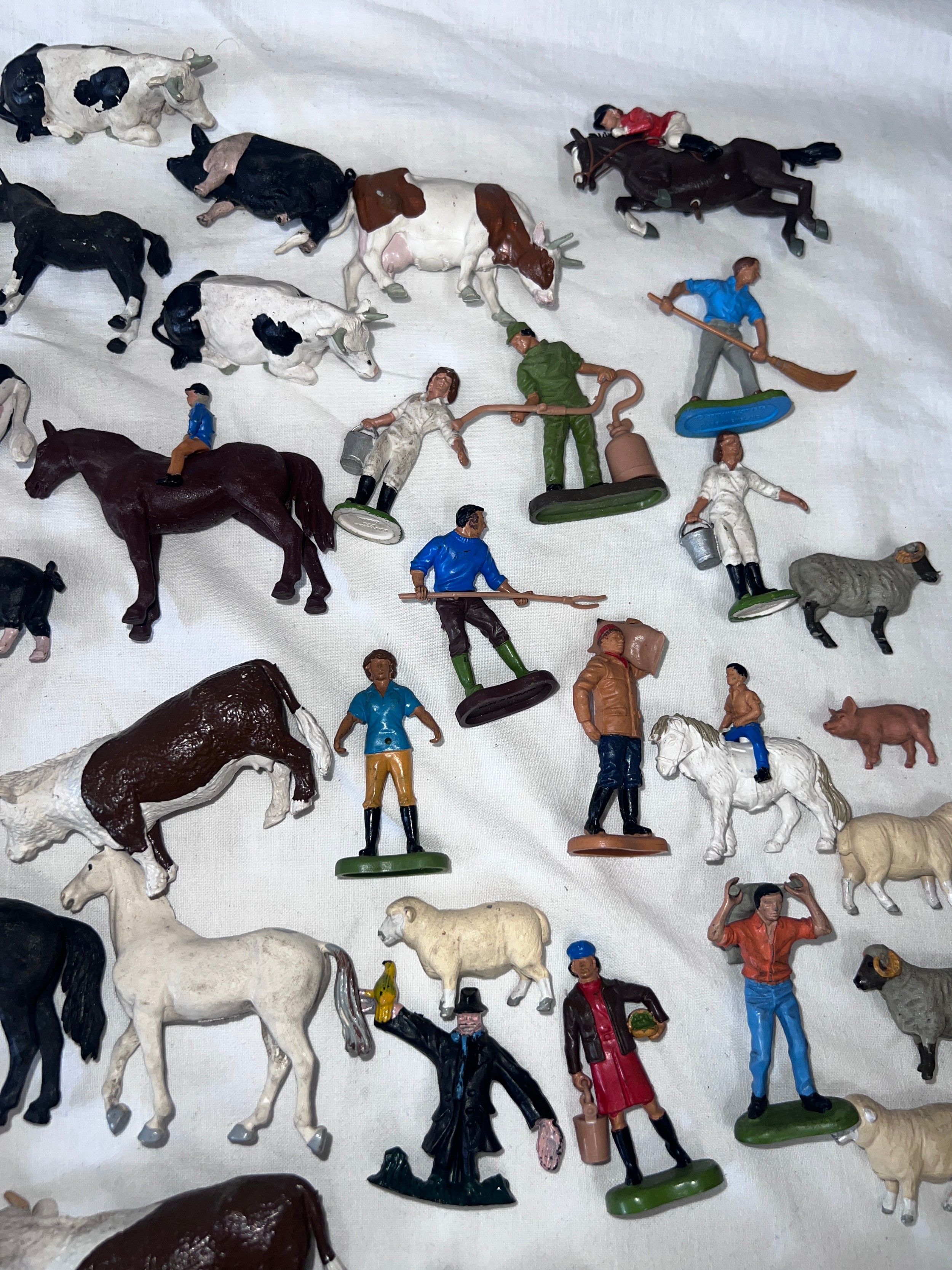 A large quantity of Britains farmyard & farmers animals to include Cows, Pigs, Sheep, Horses etc. - Bild 9 aus 9