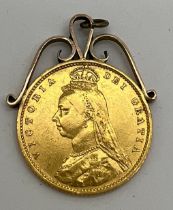 An 1892 Victorian half sovereign with unmarked yellow metal mount. Weight 4.5gm.