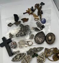 A quantity of vintage jewellery, pen nibs etc to include silver locket, jet cross, micro mosaic