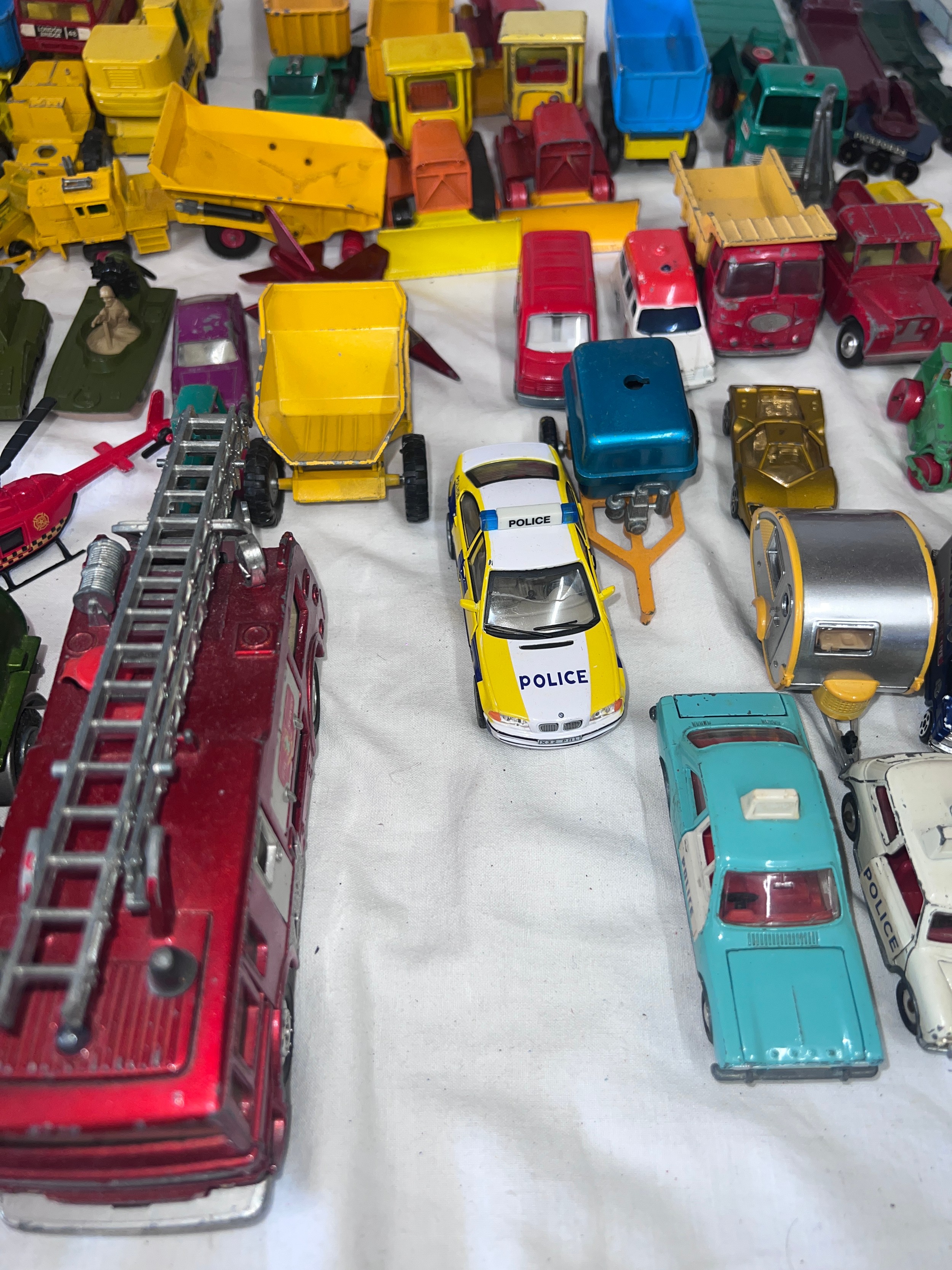 Diecast toys comprising Dinky, Corgi, Lesney, Matchbox Series etc to include Dinky Johnston Road - Image 4 of 10