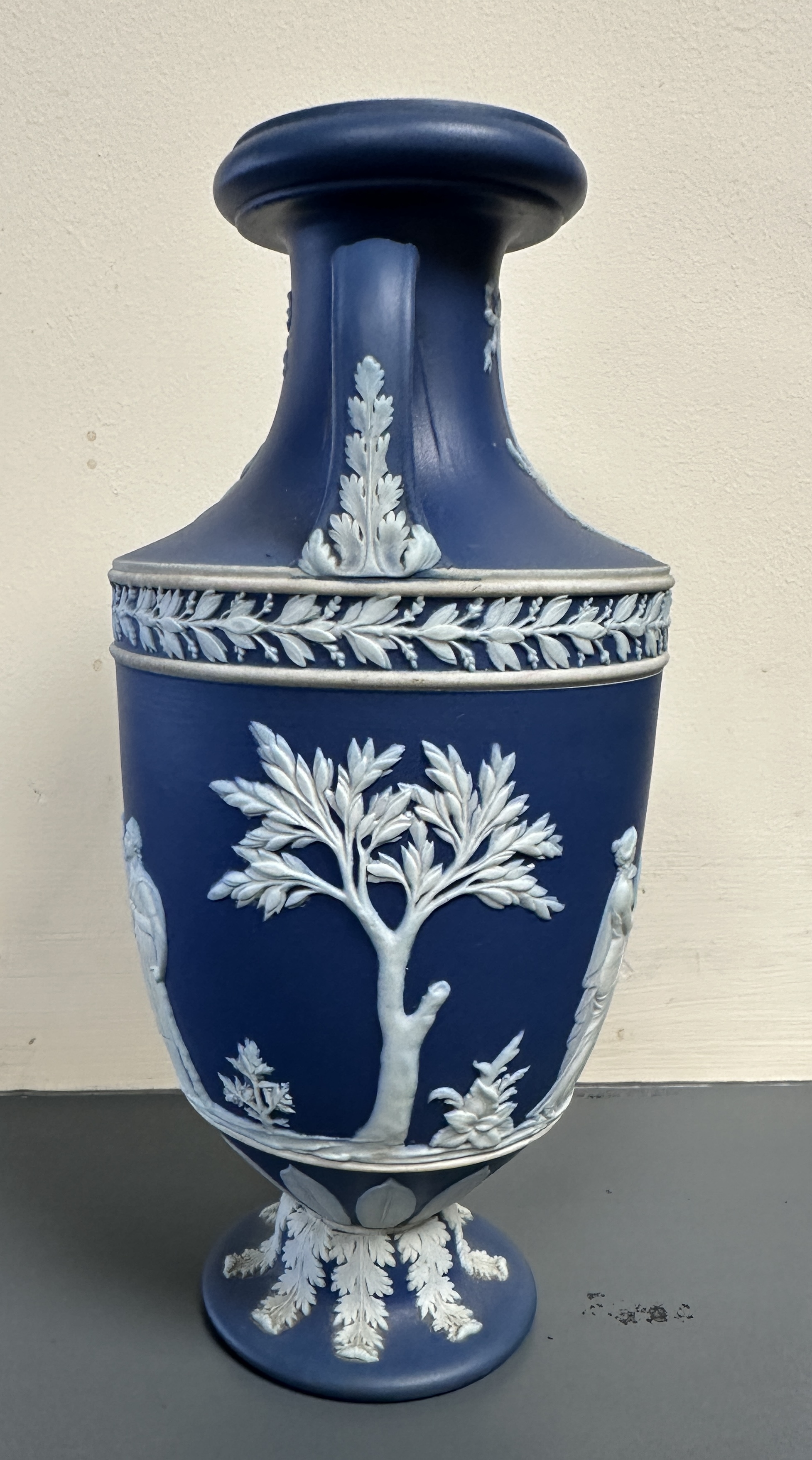 A pair of Wedgwood Jasperware vases, 23cm h. - Image 14 of 16