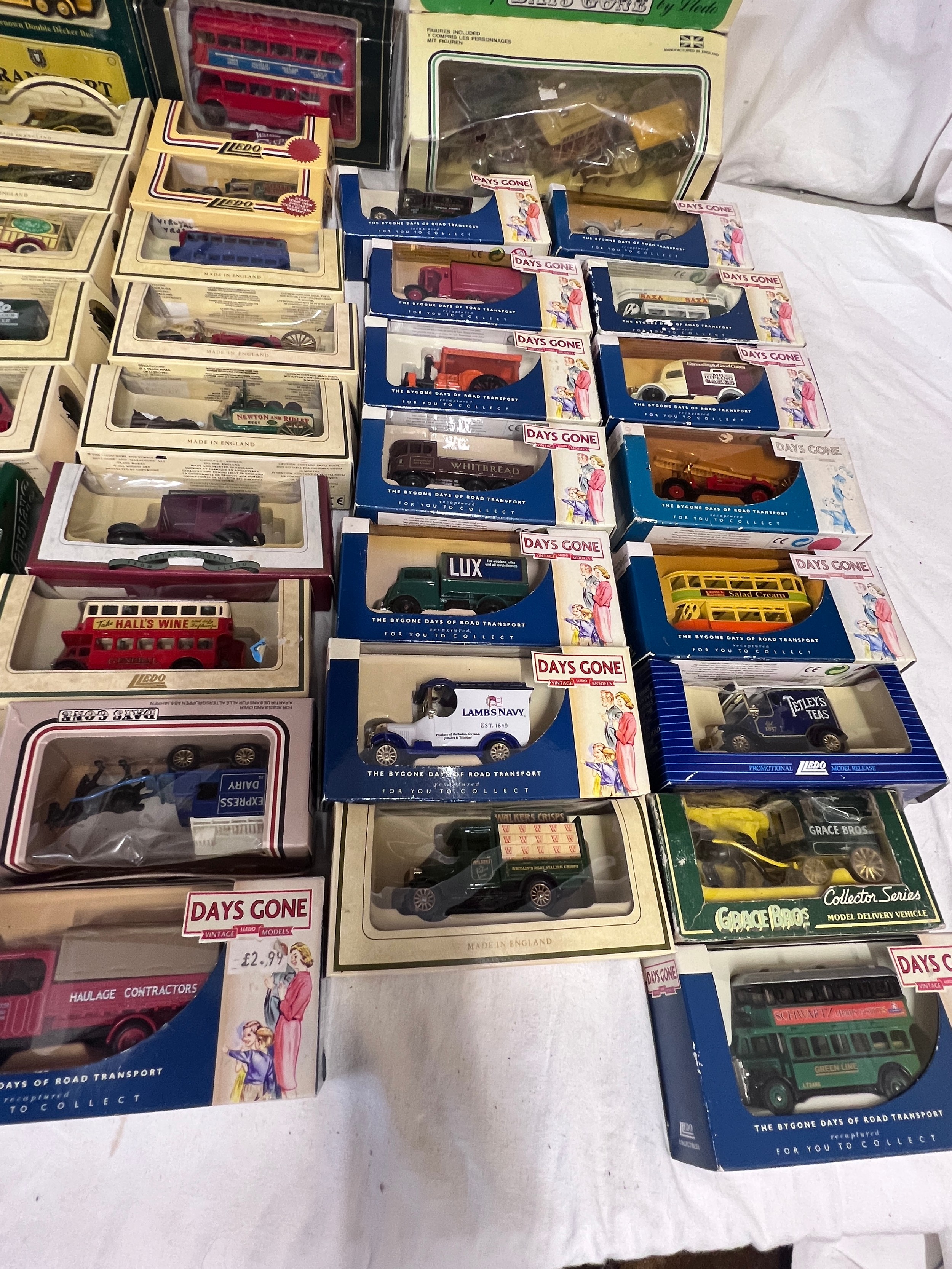 A collection of boxed diecast vehicles of mostly Days Gone, Hobby Dax Antique Lorries, Days Gone - Image 6 of 9