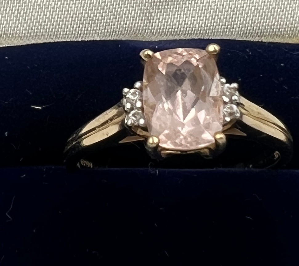 A 9 carat gold ring set with pink and clear stones.. Size P. Weight 2.4gm.