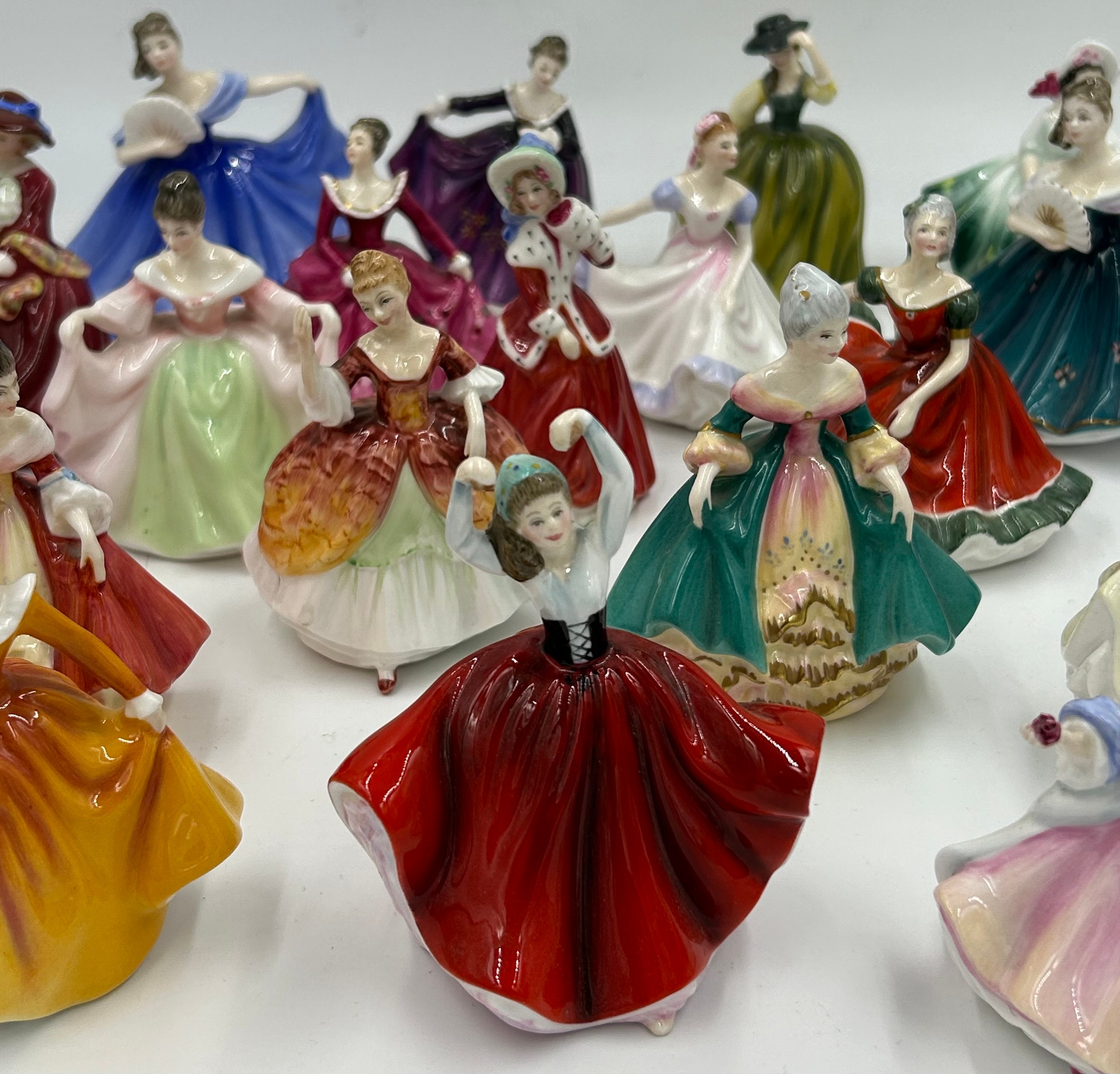 A collection of 22 miniature Royal Doulton figurines, Rebecca HN 3414, Top of the Hill HN 3499, - Image 3 of 6