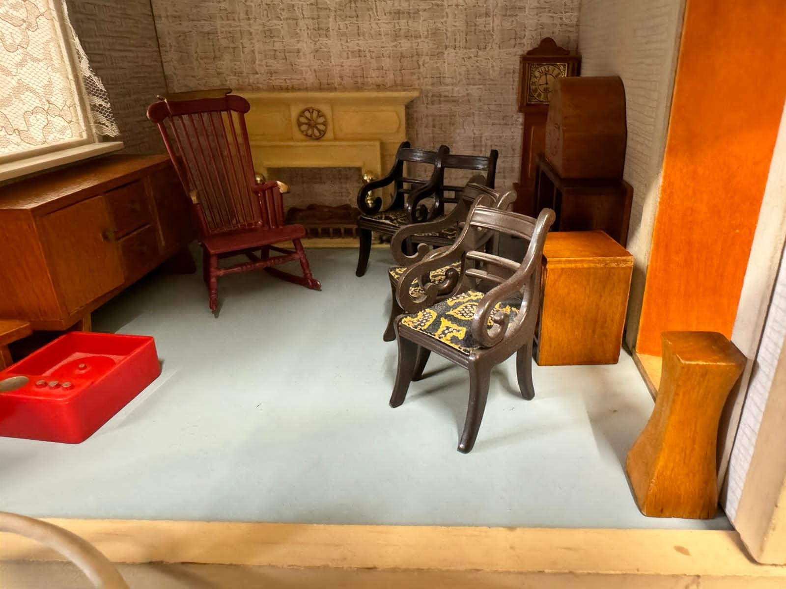 A Lundby Dolls House to include furniture by Marx, Tri-ang and various others some wooden. Approx - Bild 6 aus 13