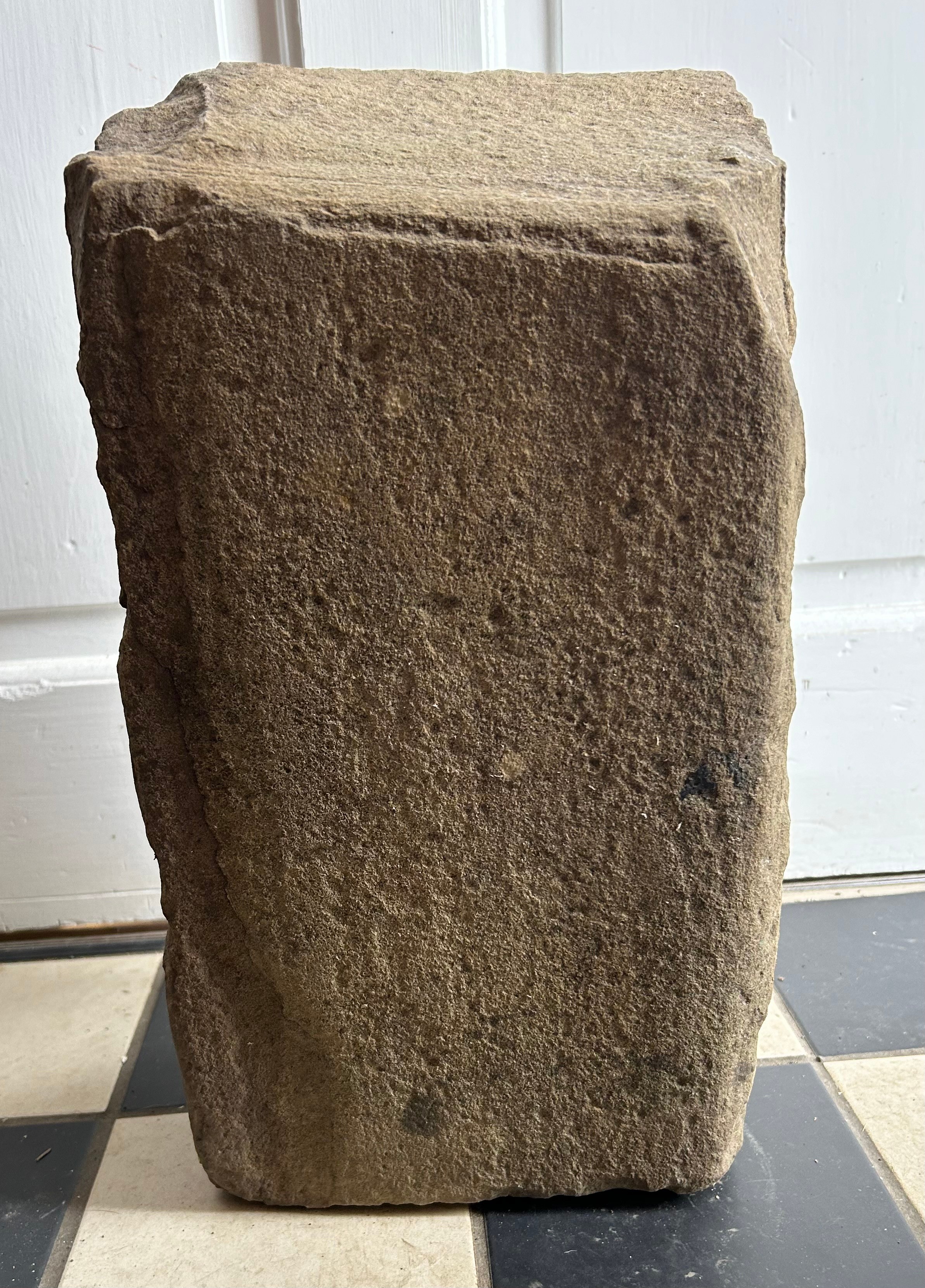 A piece of stone with sign depicting ' Beverley 5 miles'. 39cm h x 21cm w x 16cm d. - Bild 2 aus 4