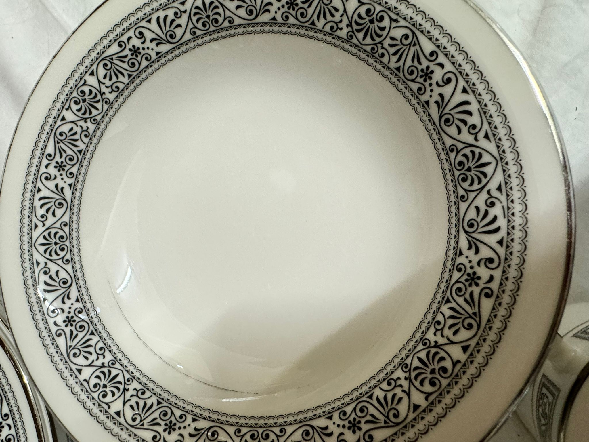 A large quantity of Noritake Ivory China in the Prelude pattern, consisting of 2 serving dishes with - Bild 5 aus 12