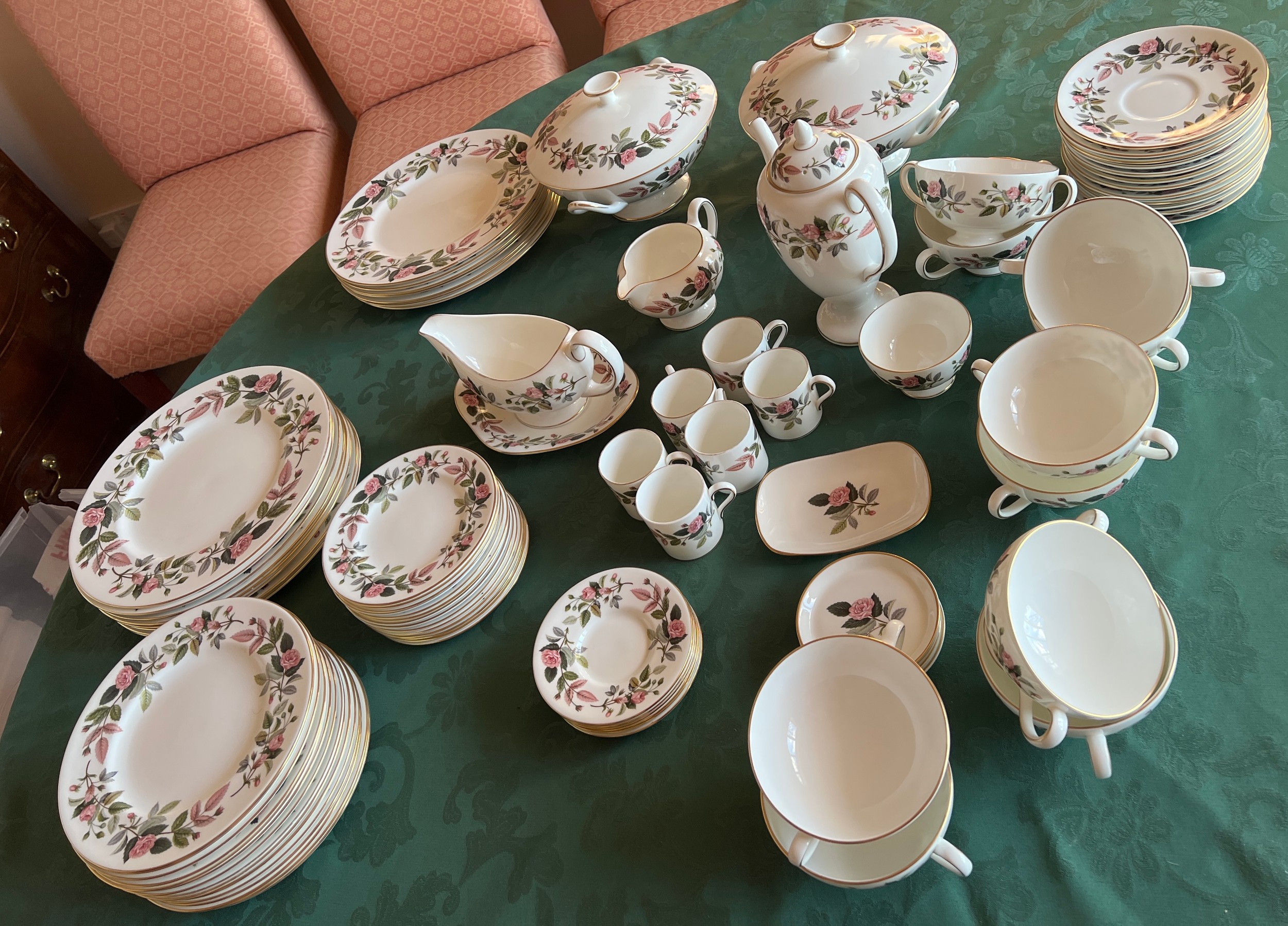 A large quantity of Wedgwood Hathaway Rose coffee and dinner service comprising: coffee pot, 6 - Image 6 of 6