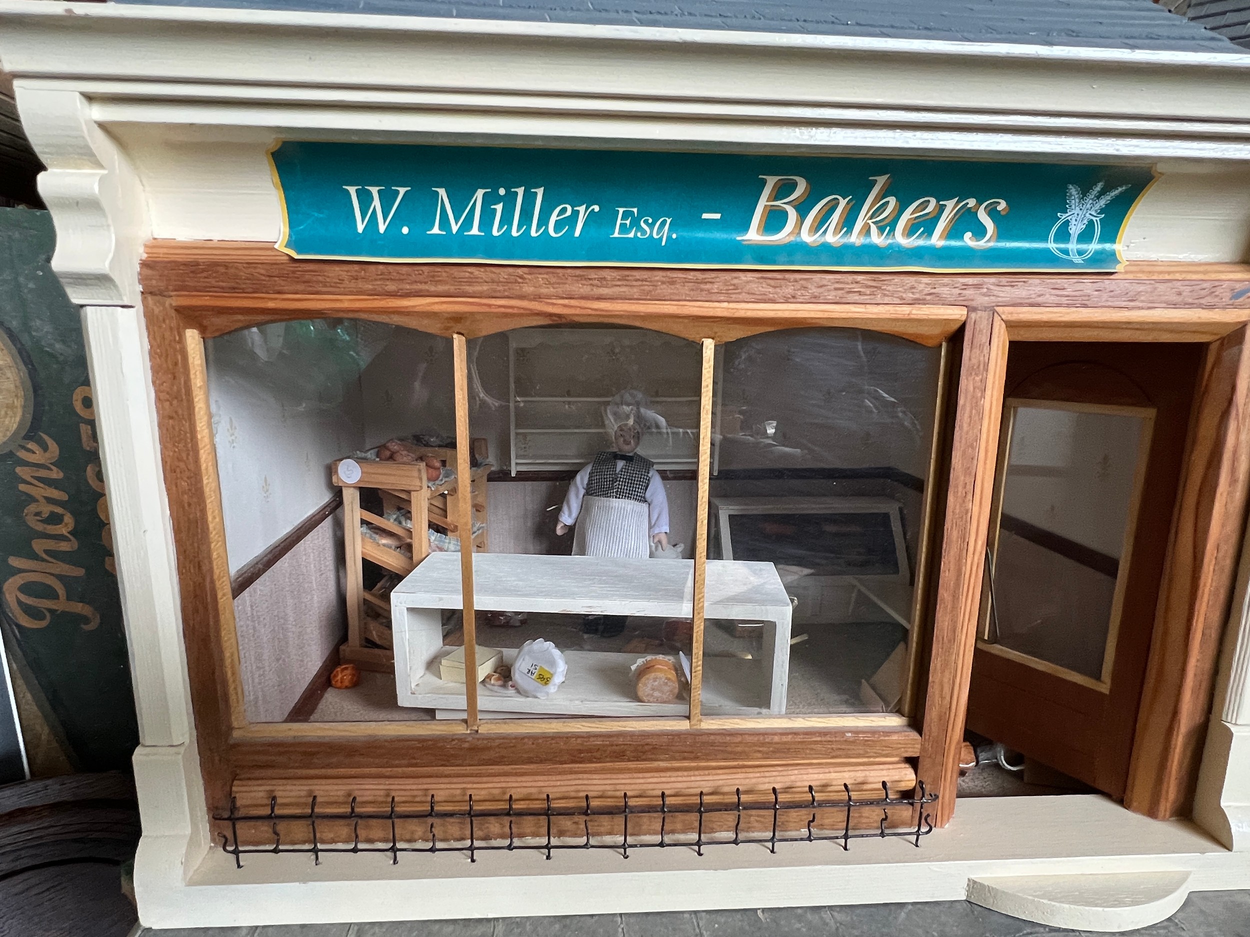 A modern dolls house, 61cm w x 83cm h x 31cm w together with bakers shop, music room, shop with - Image 3 of 12