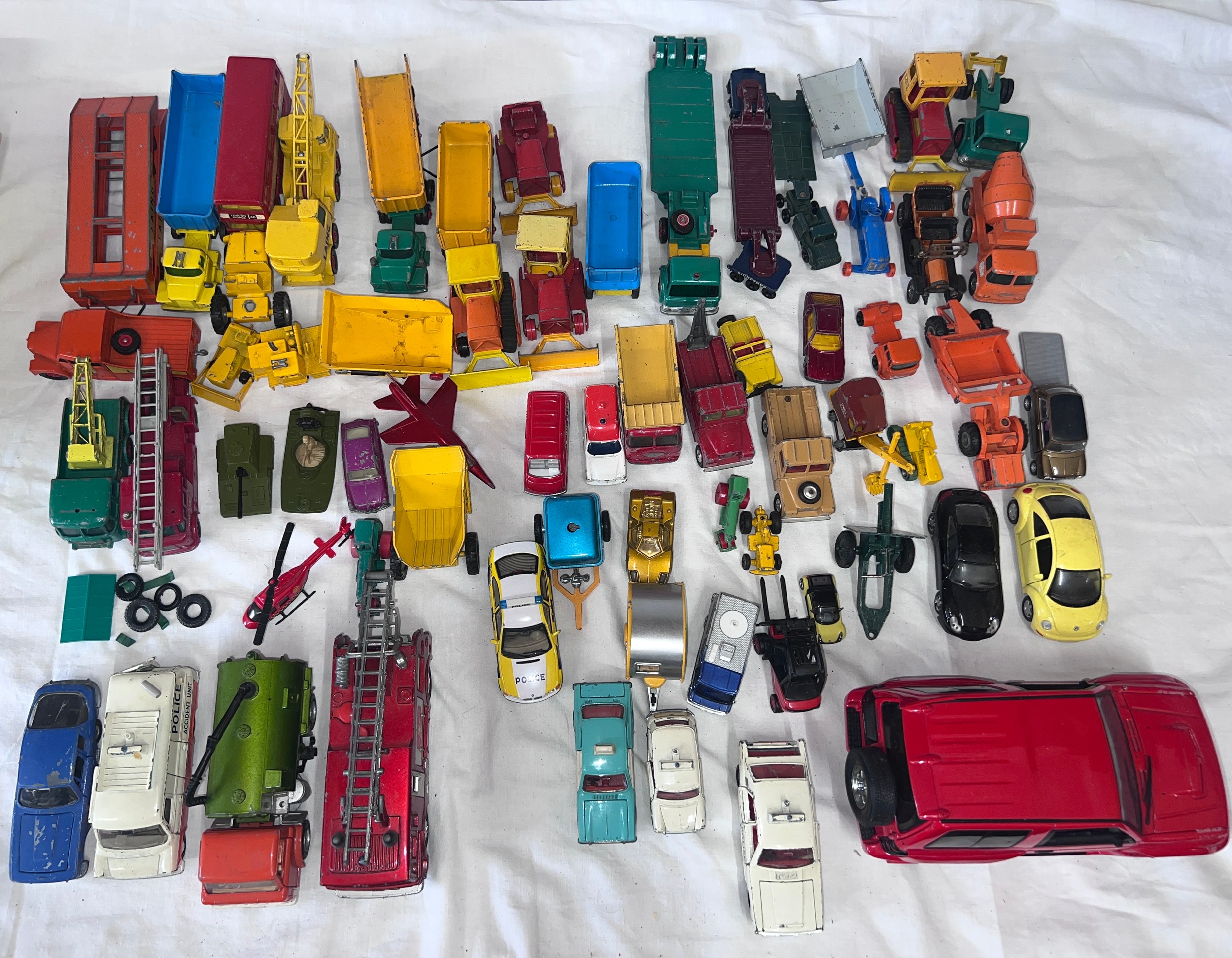 Diecast toys comprising Dinky, Corgi, Lesney, Matchbox Series etc to include Dinky Johnston Road
