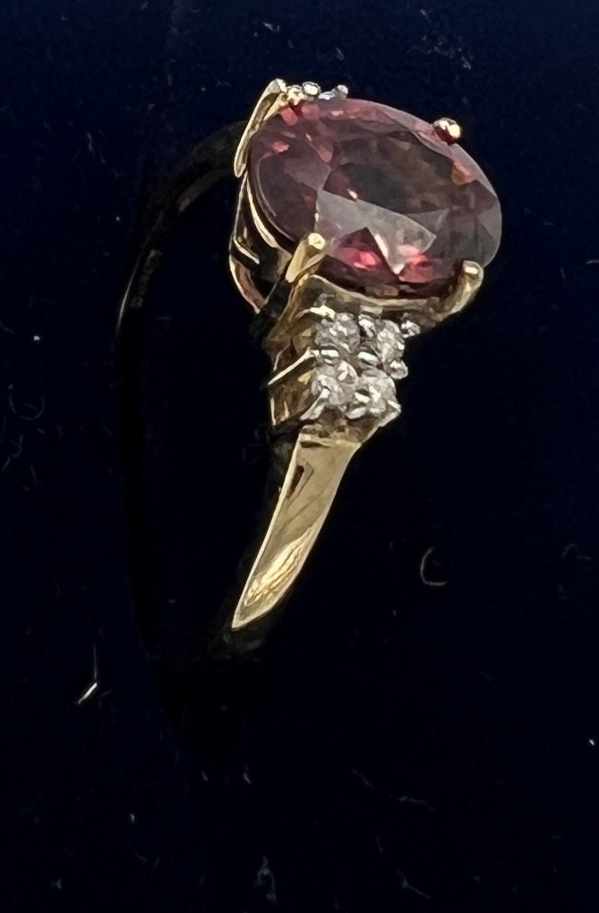 A 9 carat gold ring set with pink and clear stones. Size O. Weight 2.4gm. - Image 2 of 2