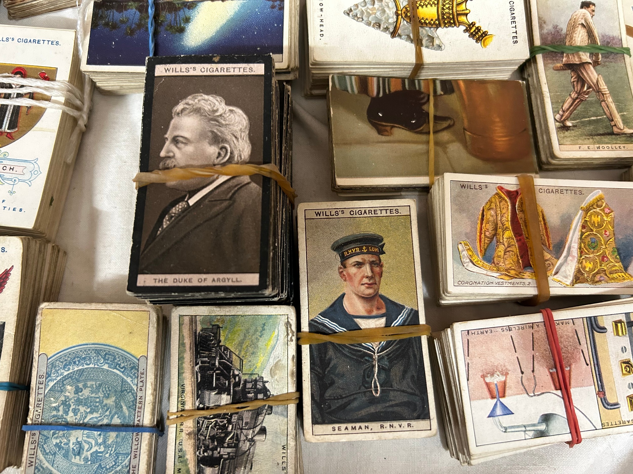 A vast quantity of cigarette cards to include many complete Wills sets together with random boxed - Bild 2 aus 8