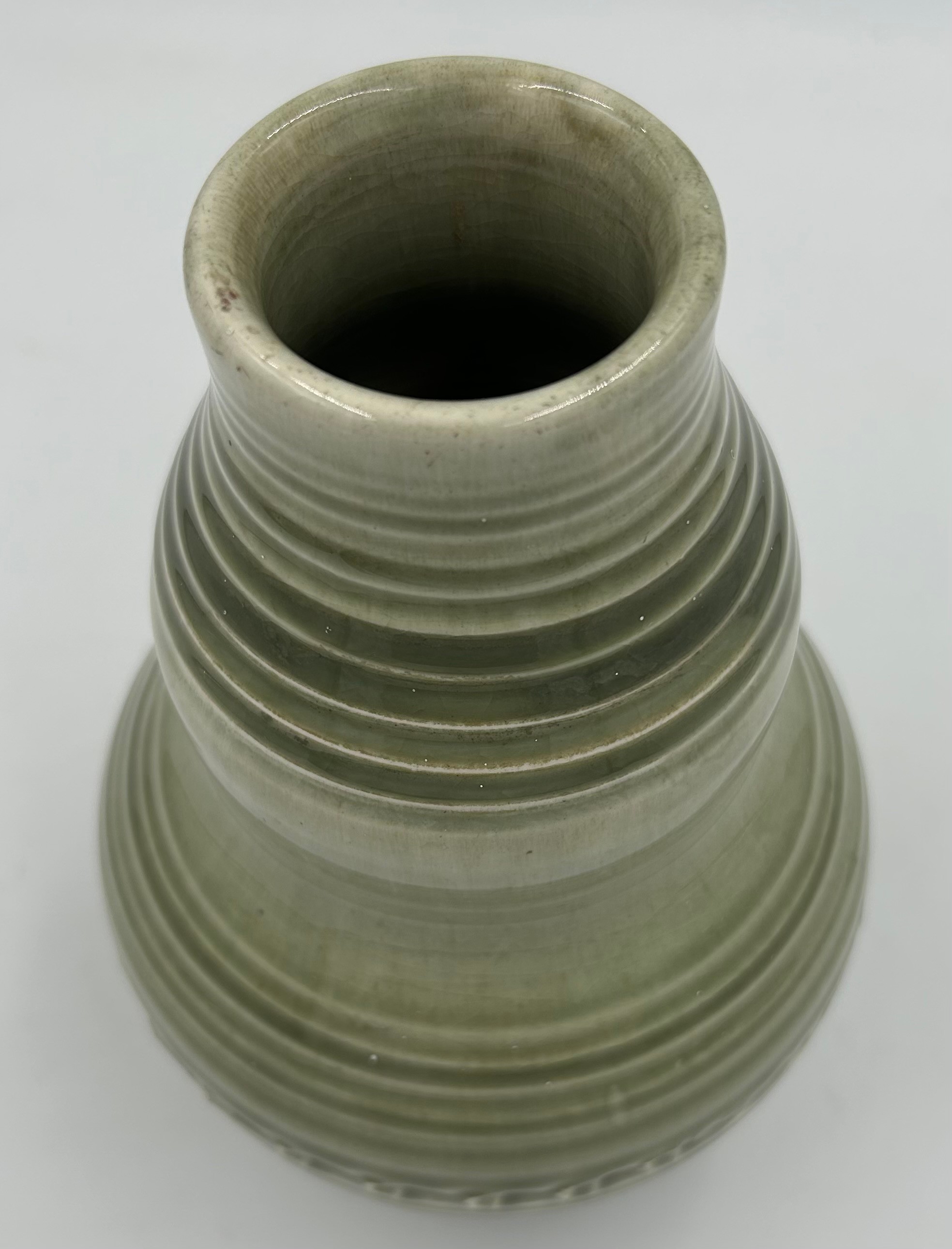 An early 20thC green Moorcroft gourd vase, 20cm h. - Bild 3 aus 4