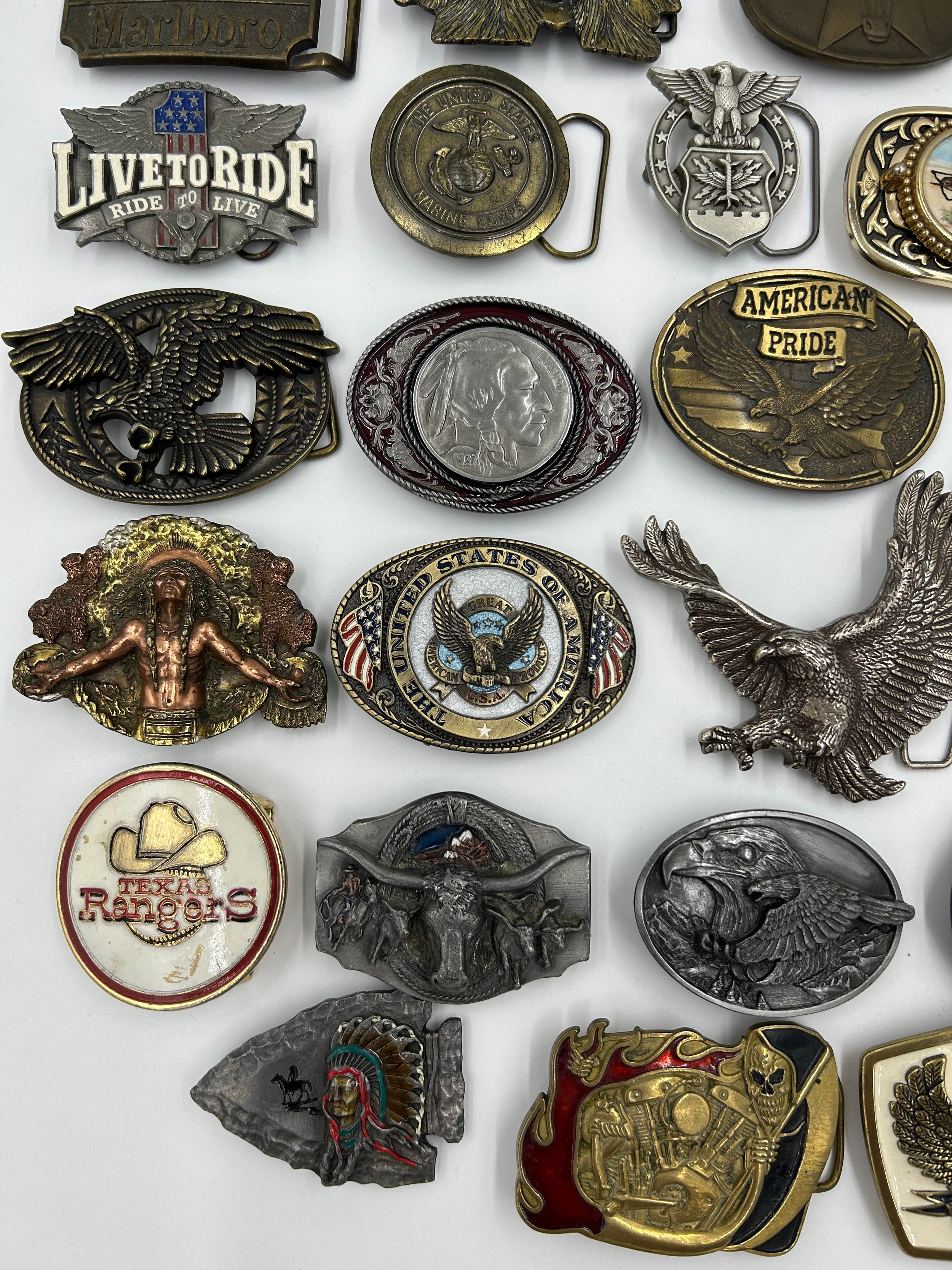 Collection of 34 belt buckles, mainly in brass with Native American designs, eagles, motorbikes etc. - Image 6 of 11