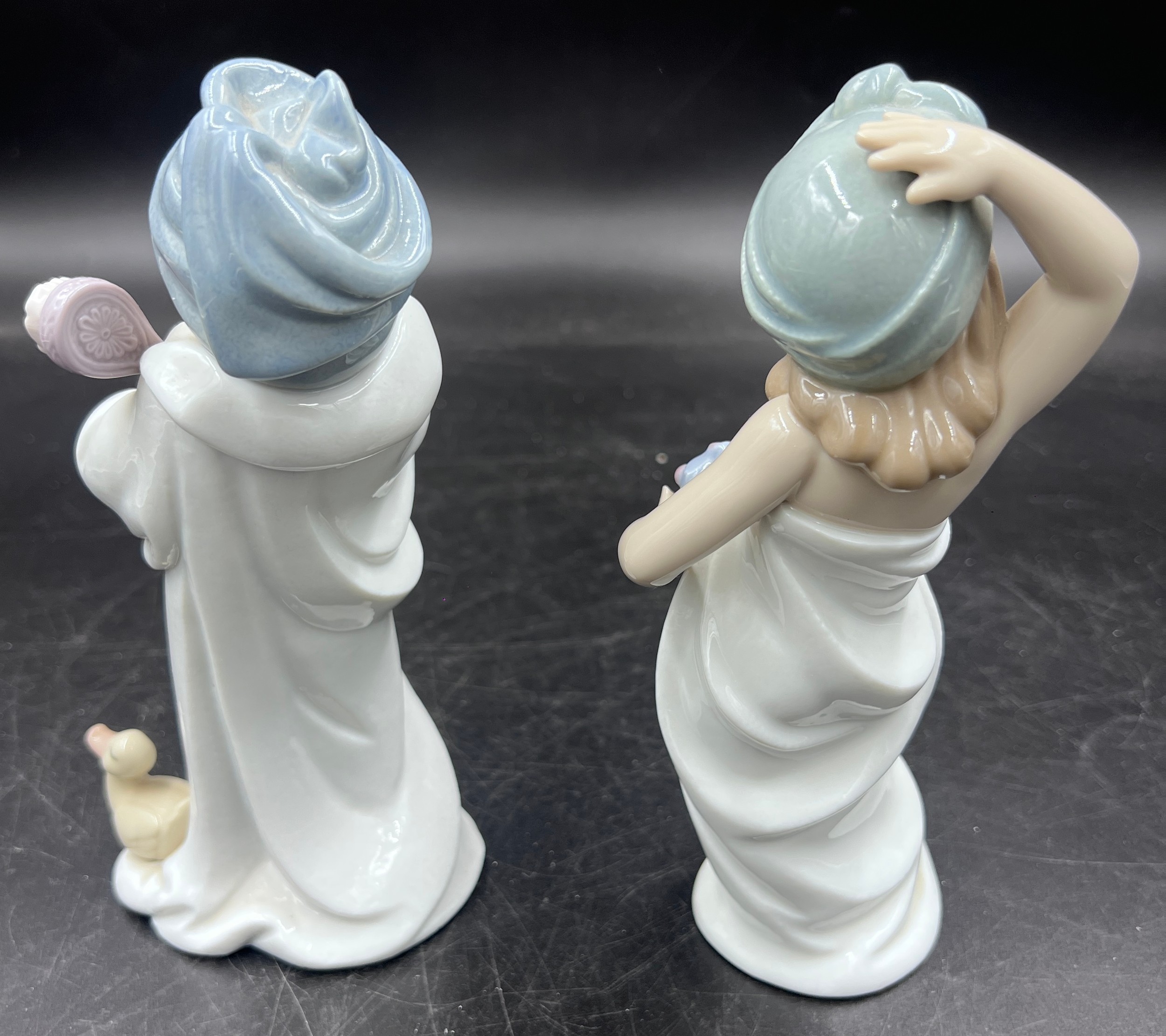 Two boxed Lladro figurines to include 6800 Bundled Bather and 6799 Just Like New. - Bild 3 aus 5