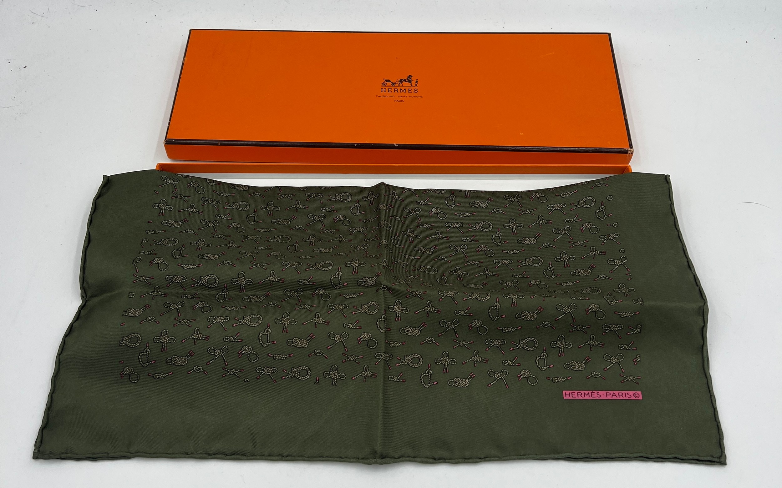 An Hermès silk pocket square 42cm x 42cm depicting knots in Hermès box. - Image 3 of 4