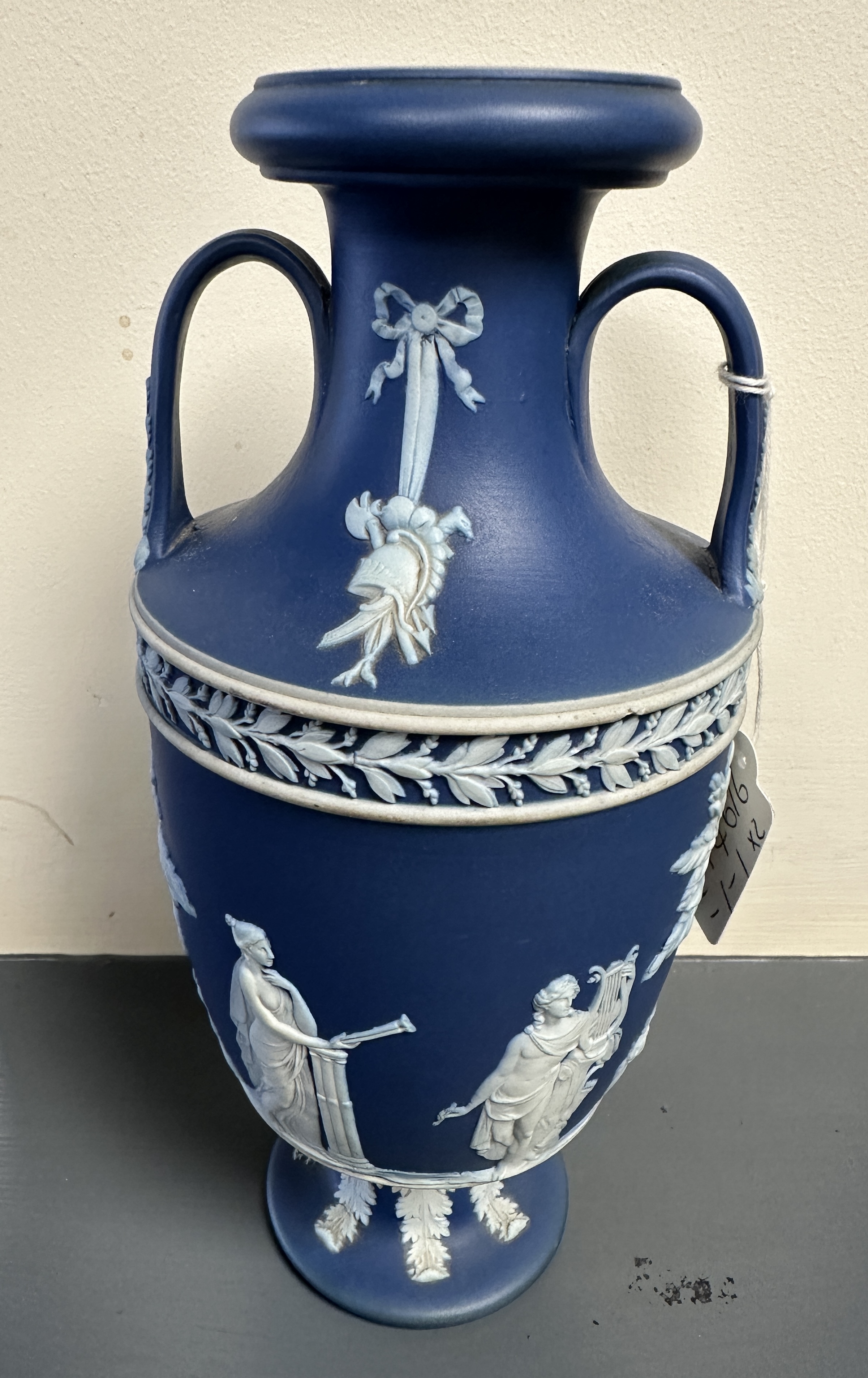 A pair of Wedgwood Jasperware vases, 23cm h. - Image 9 of 16