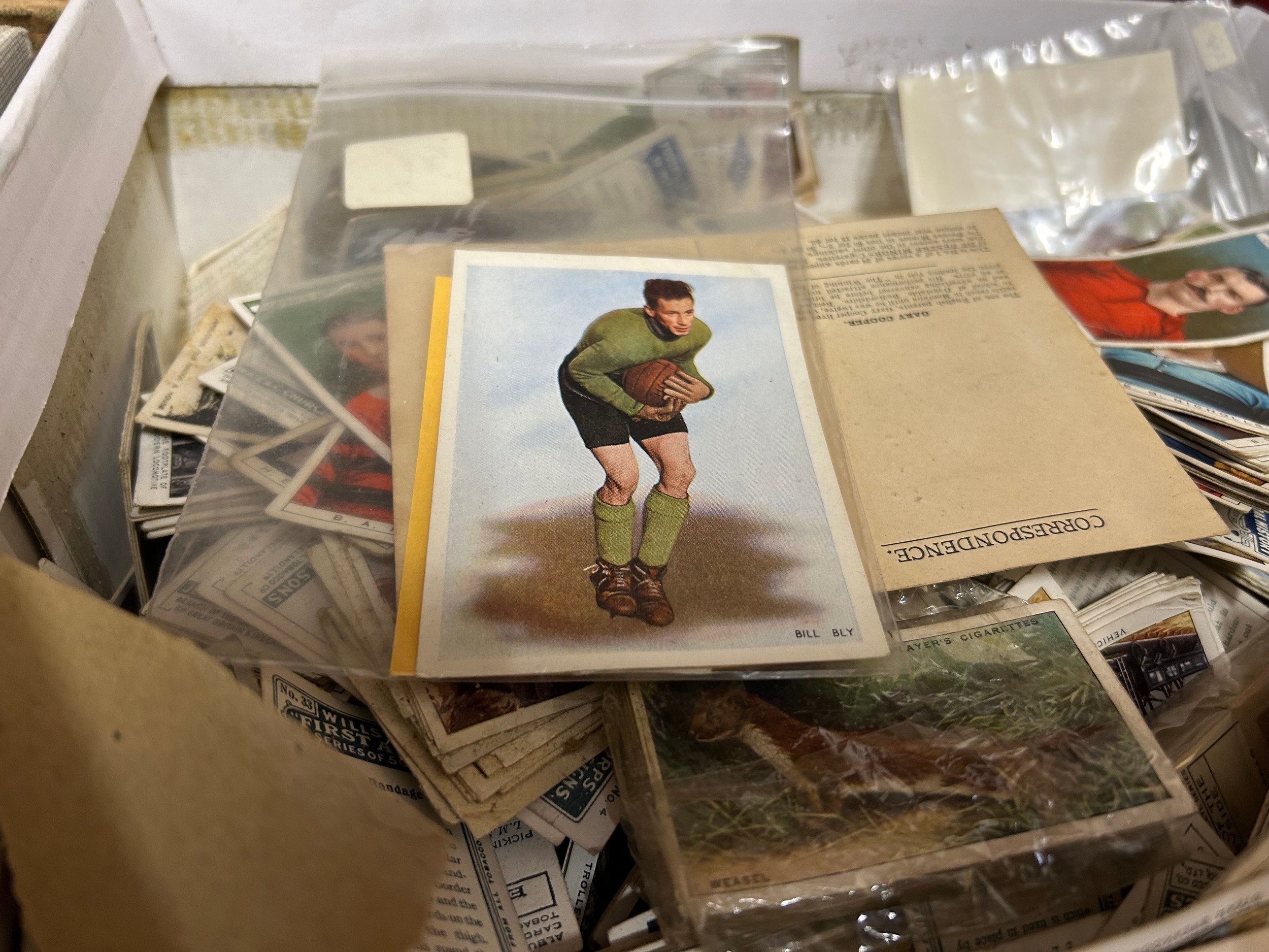 A vast quantity of cigarette cards, 7 shoeboxes full to include albums (many complete), various - Bild 5 aus 8