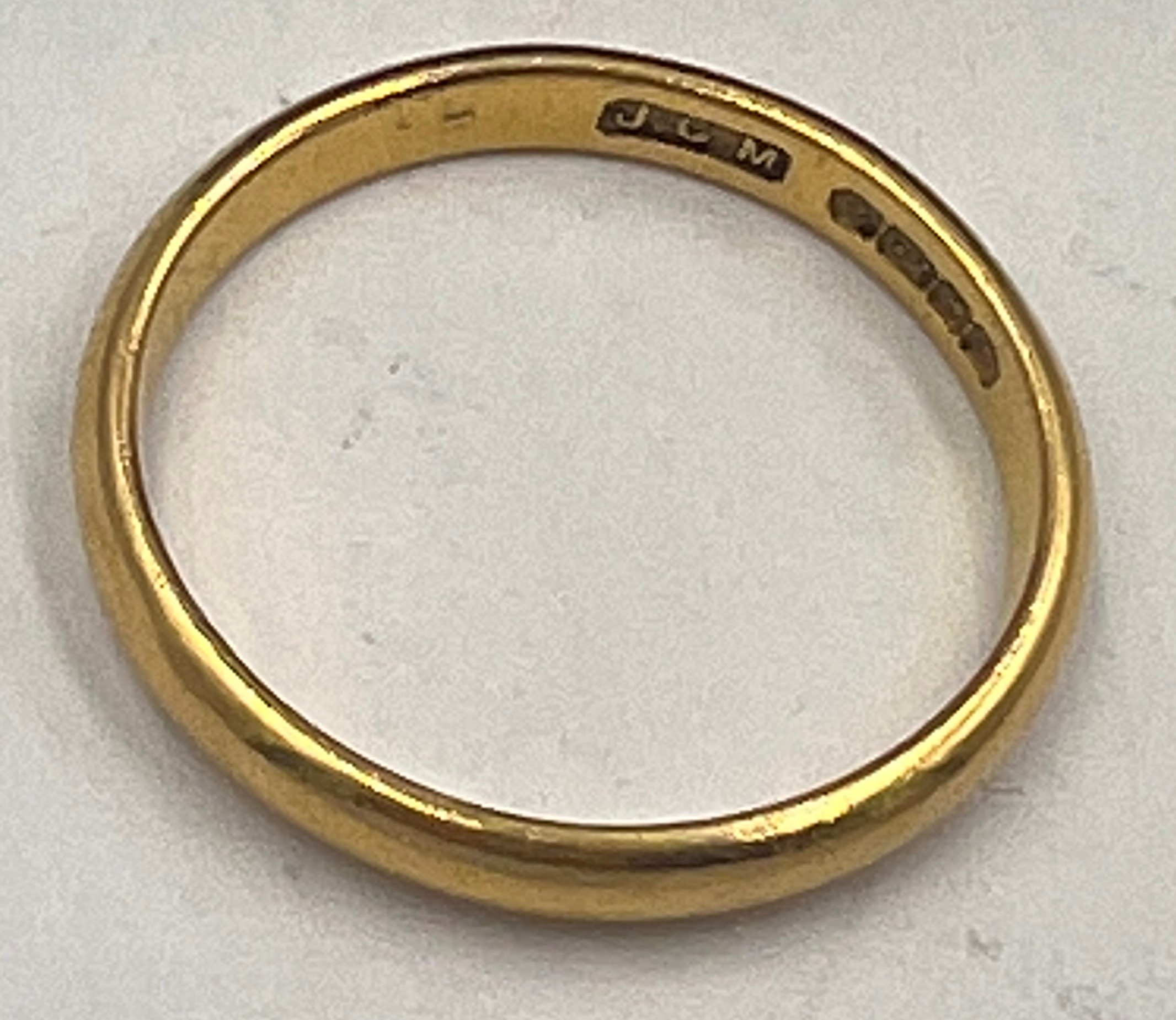 A 22 carat gold wedding band. Size Q. Weight 3.7gm. - Image 2 of 2