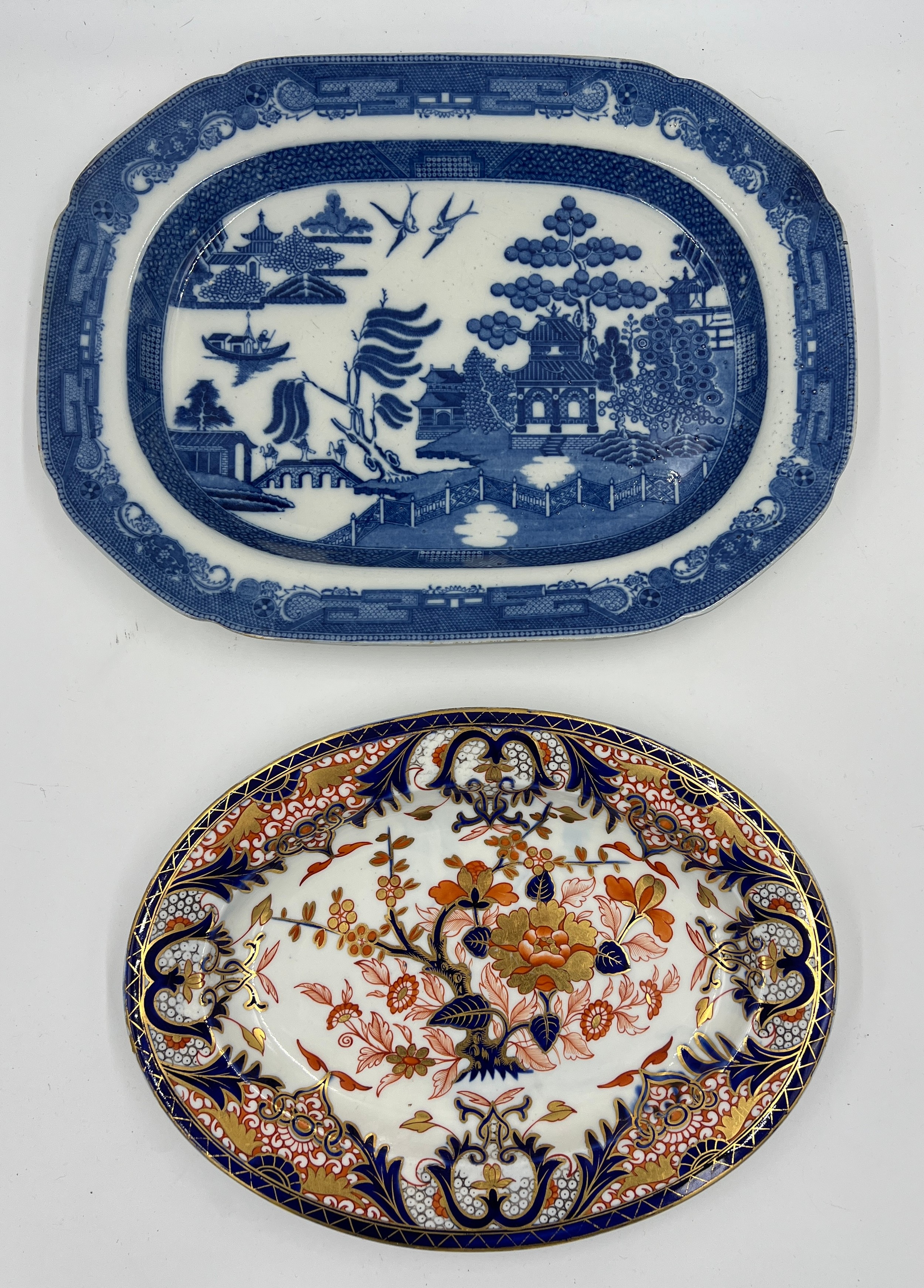 Two 19thC platters to include Derby 32cm x 23cm and willow pattern, 38cm x 29cm. - Image 2 of 6