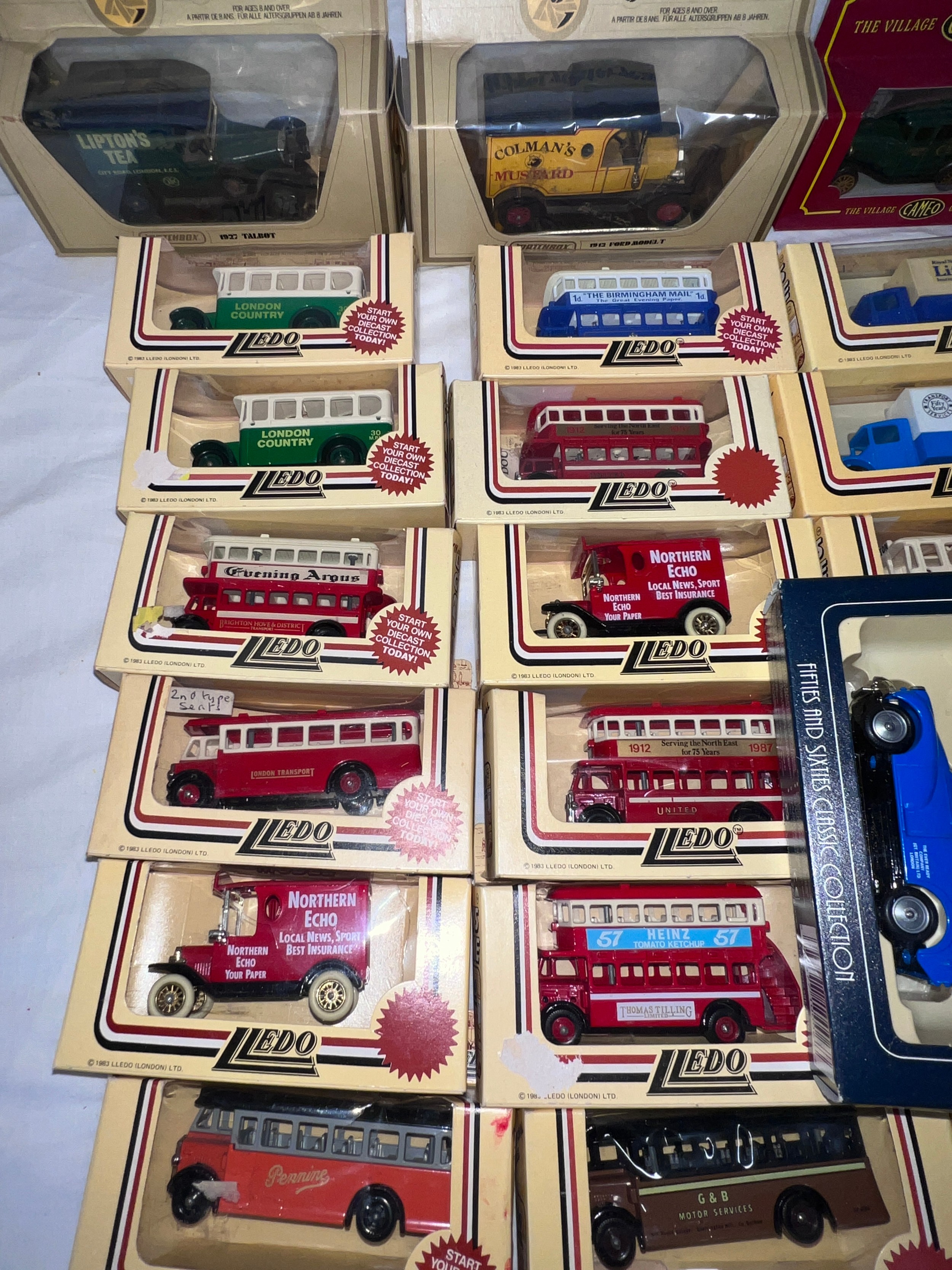 A collection of boxed Lledo models of buses & vehicles to include Days Gone, Models of Yesteryear, - Bild 3 aus 7