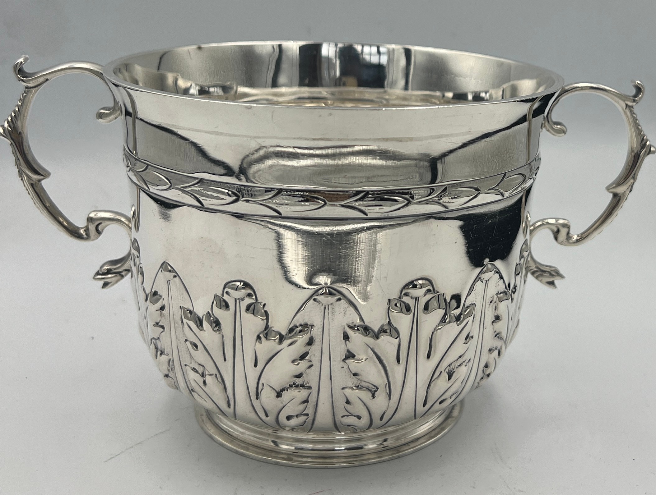 A hallmarked silver porringer. Sheffield 1929, maker William Hutton & Sons Ltd. 10cm h. Weight - Image 3 of 3