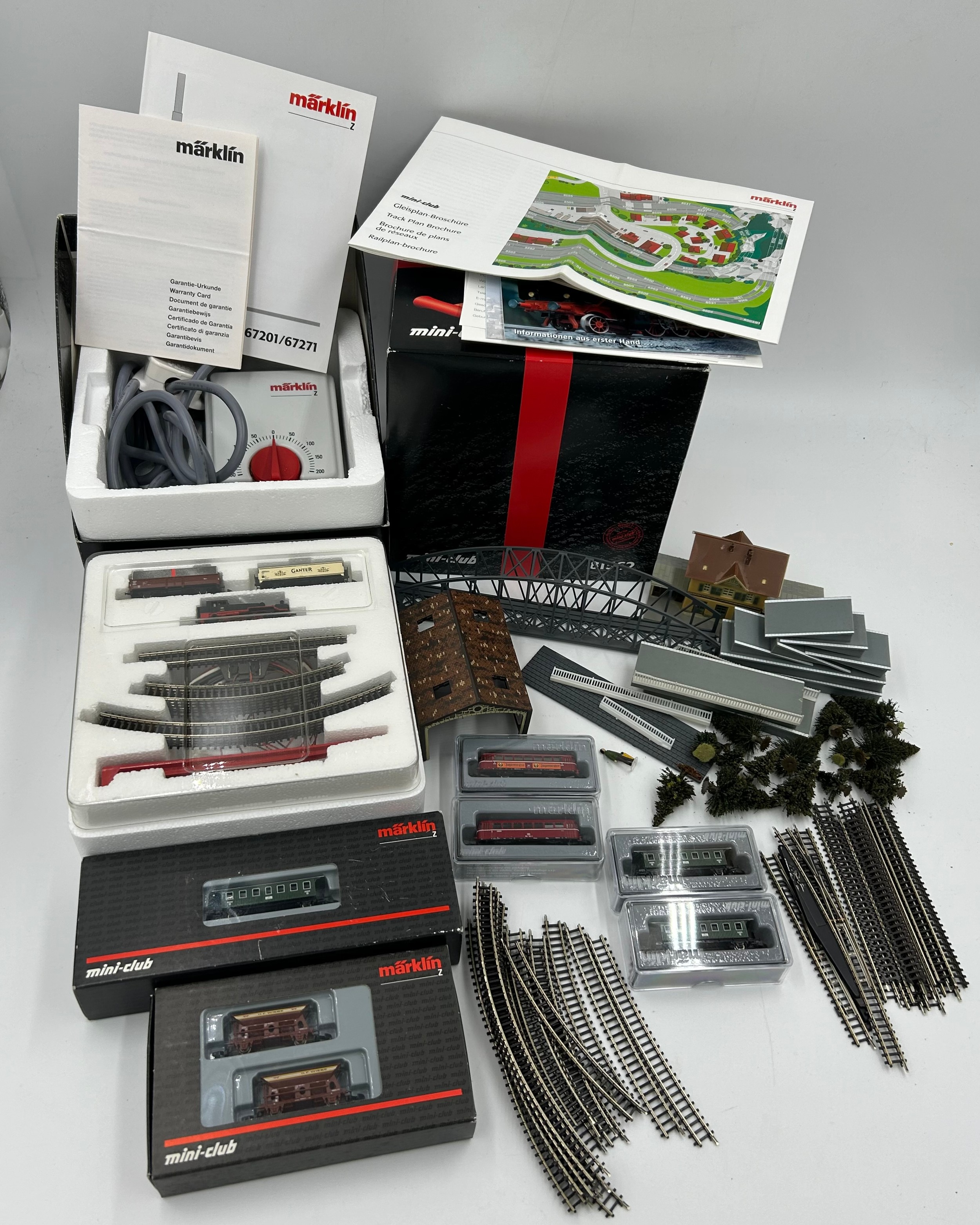 Marklin interest: A Marklin 81562 mini club z gauge starter Gift Set containing 2-6-0 DB black 74