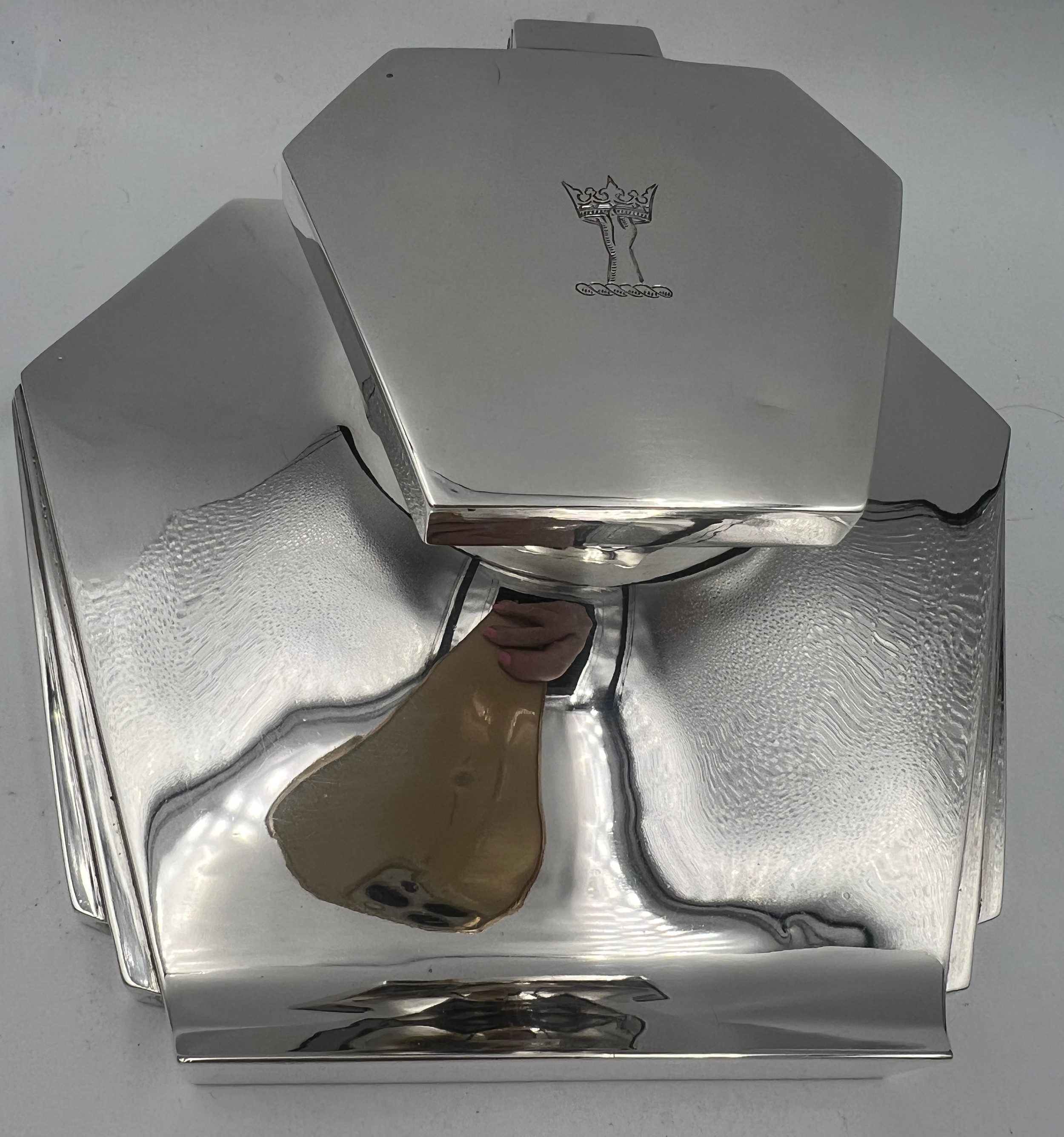 A hallmarked silver inkwell with clear glass liner and mahogany base. Sheffield 1949. Maker Mappin & - Image 5 of 7