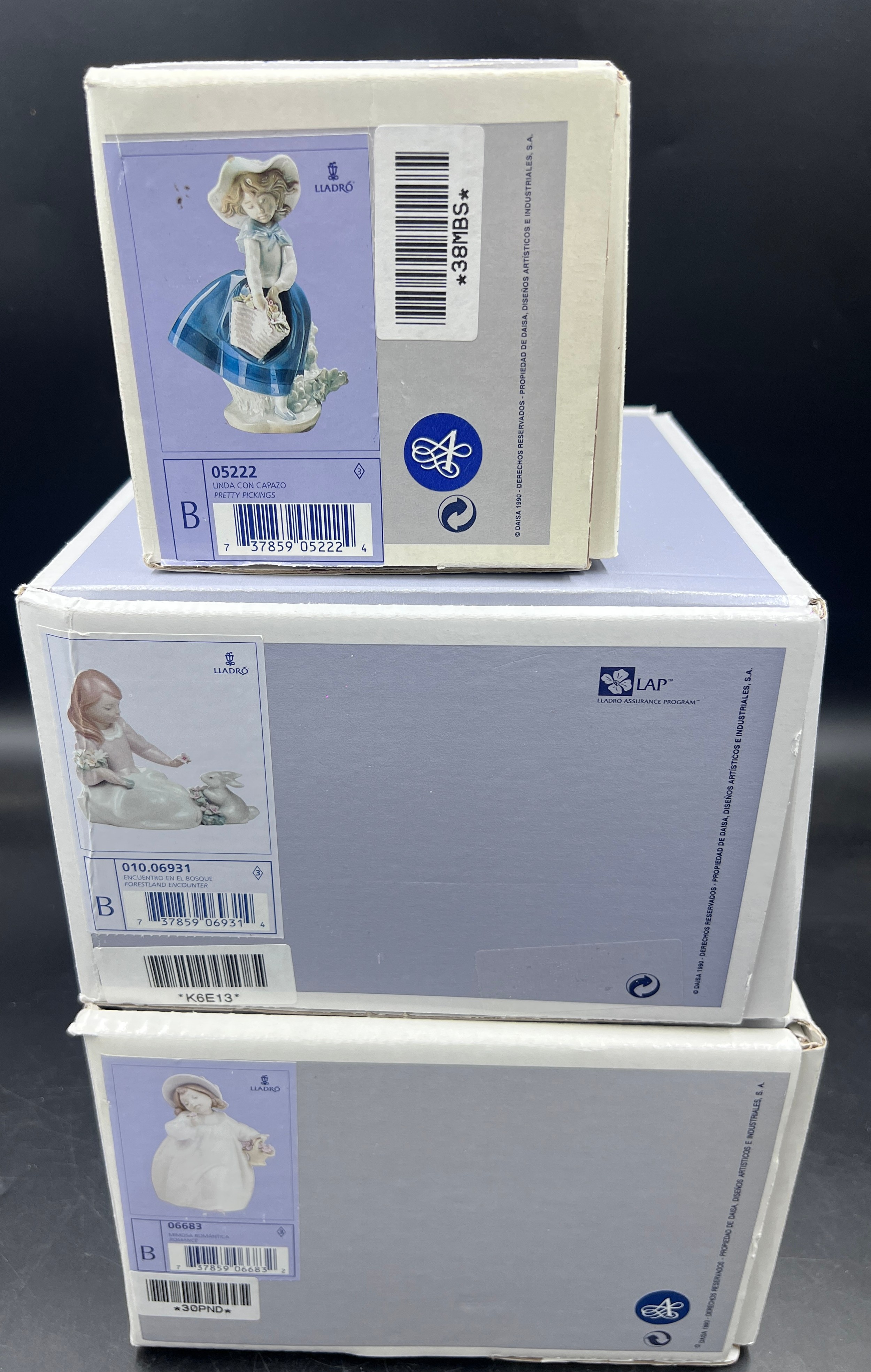 Boxed Lladro to include 5222 Pretty Pickings, 6931 Forestland Encounter and 6683 Romance. - Bild 2 aus 5