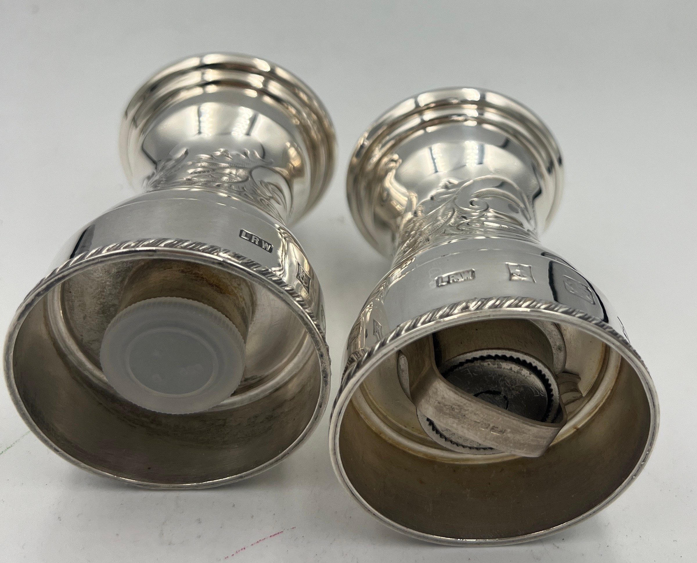 A boxed hallmarked silver salt and pepper grinder. Grinder marked Peugeot to mechanism. Birmingham - Image 3 of 4