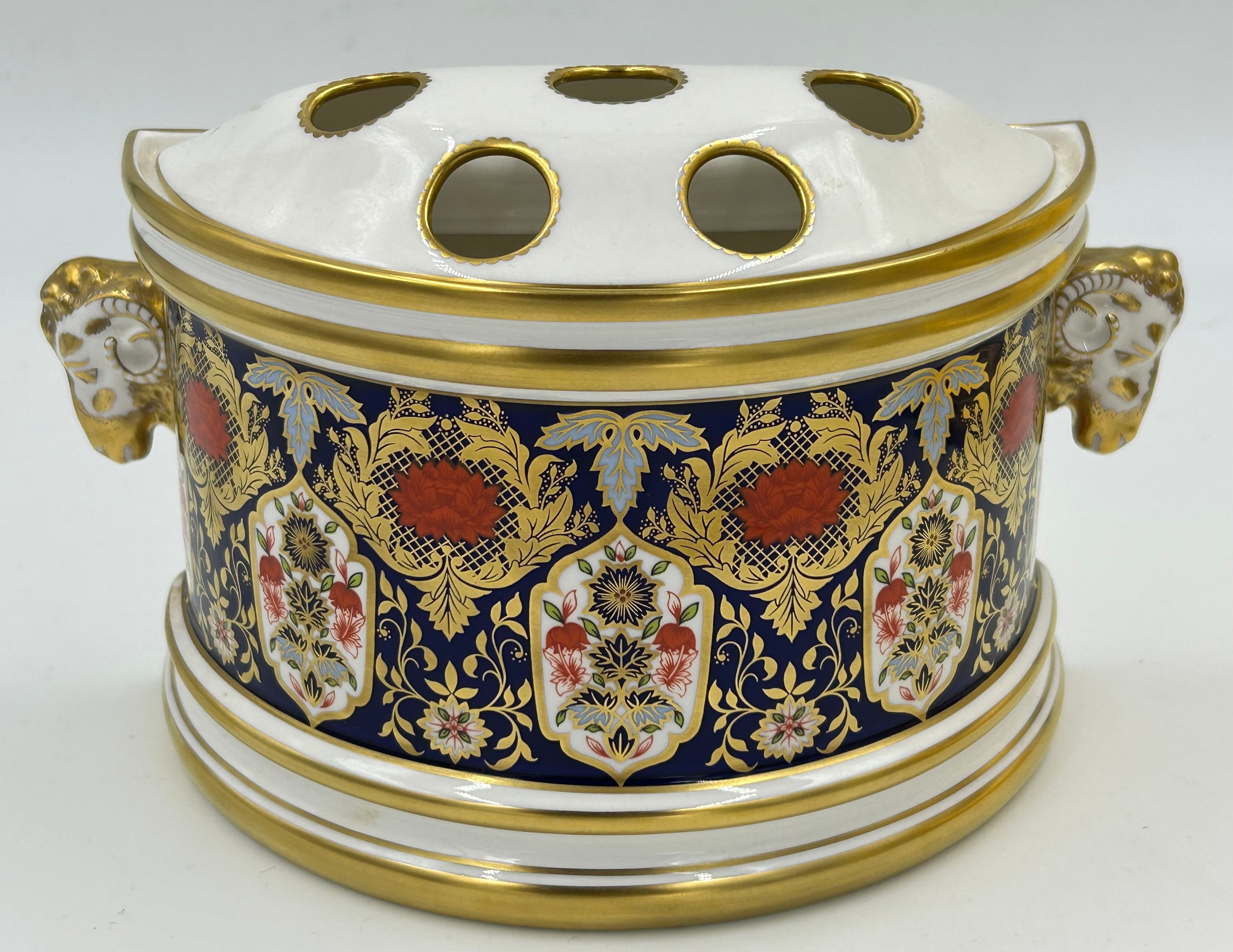 Lynton Porcelain Company Hamilton Imari demi-lune bough pot with rams head handles 21.5cm at - Image 3 of 10