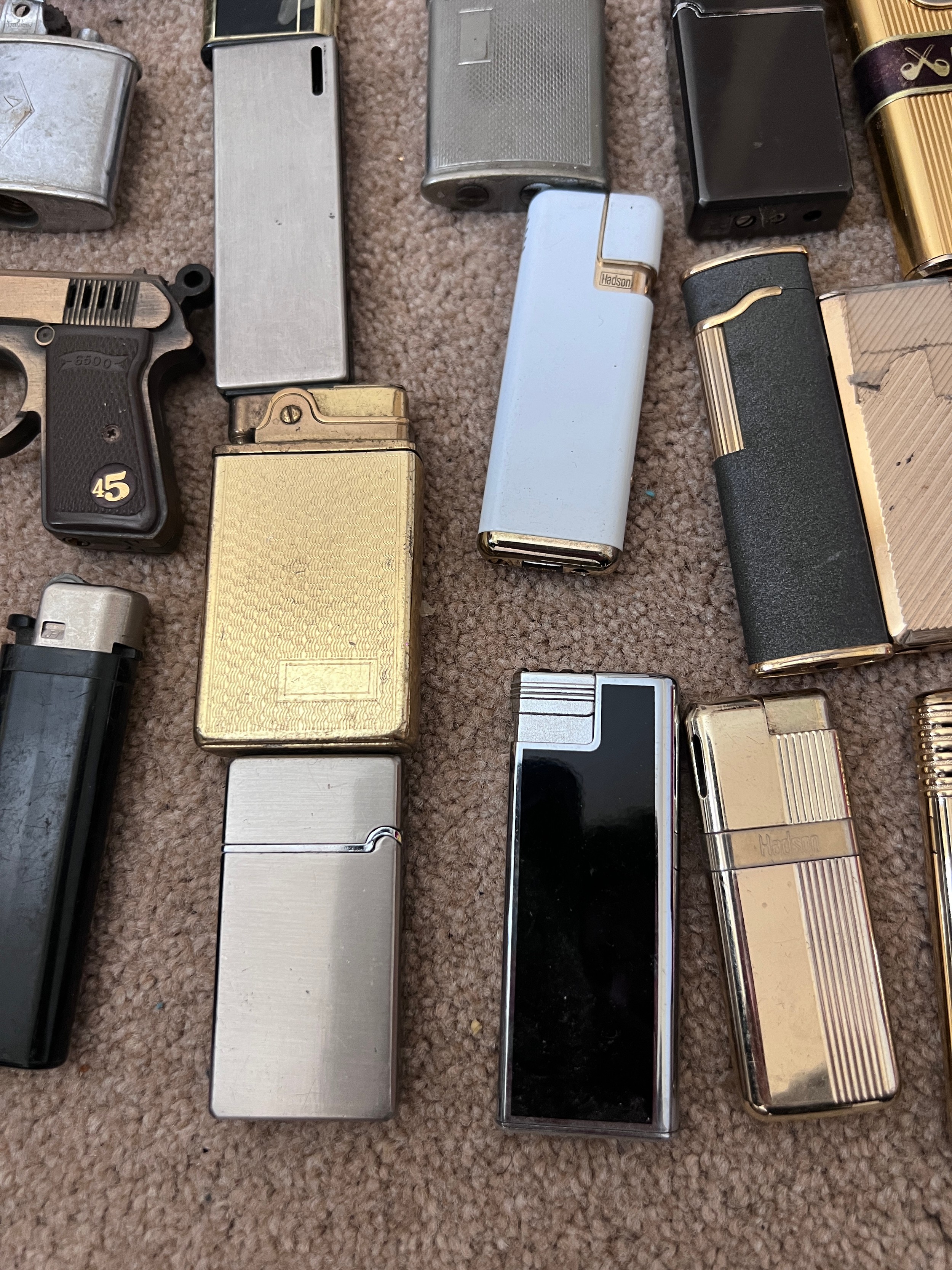 A large collection of lighters to include Ronson, Hadson, Jack Daniels etc. - Image 3 of 14
