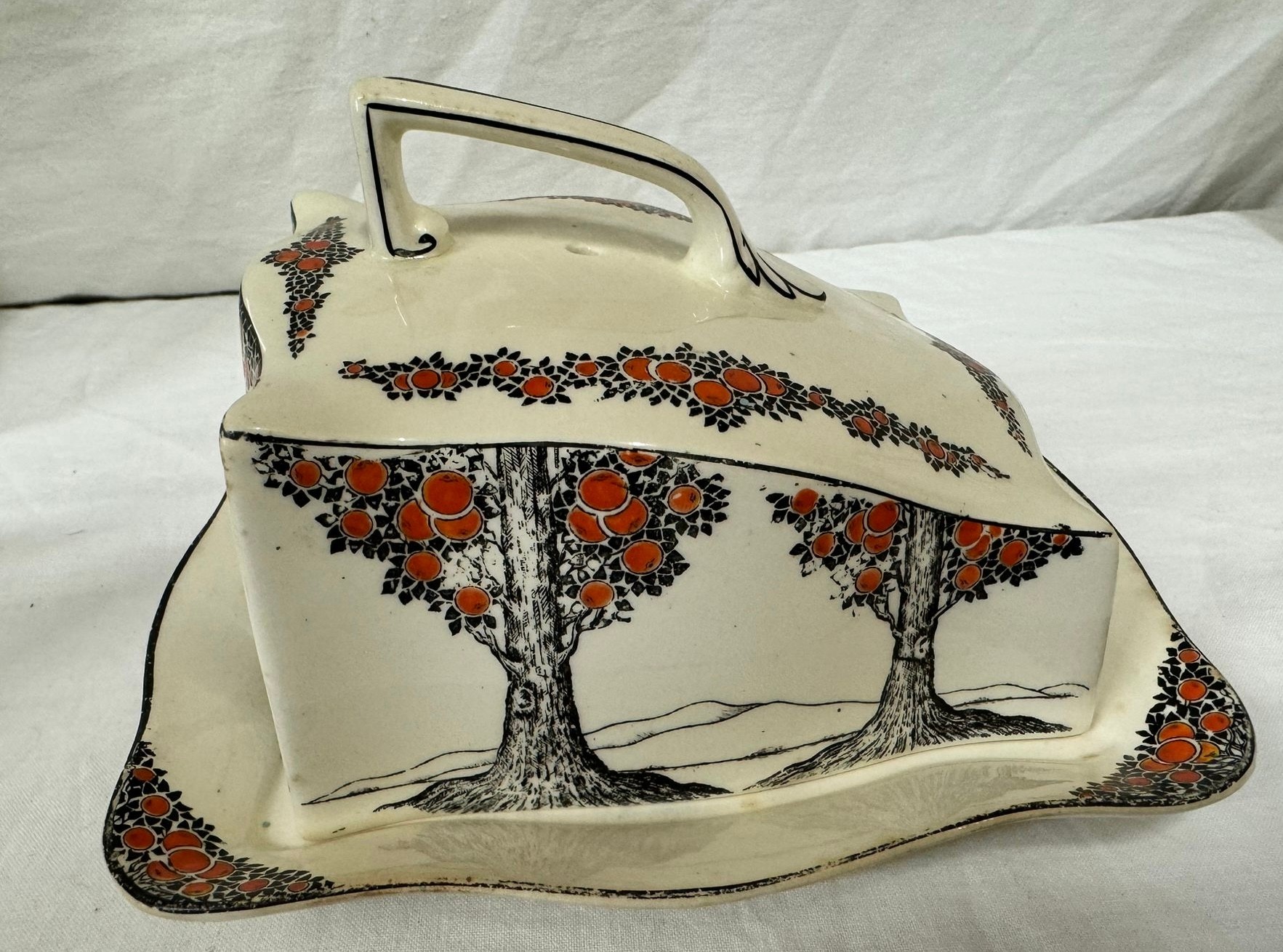 A Crown Ducal Orange Tree tea service to include: - Teapot stand and two teapots; five teacups; - Bild 7 aus 10