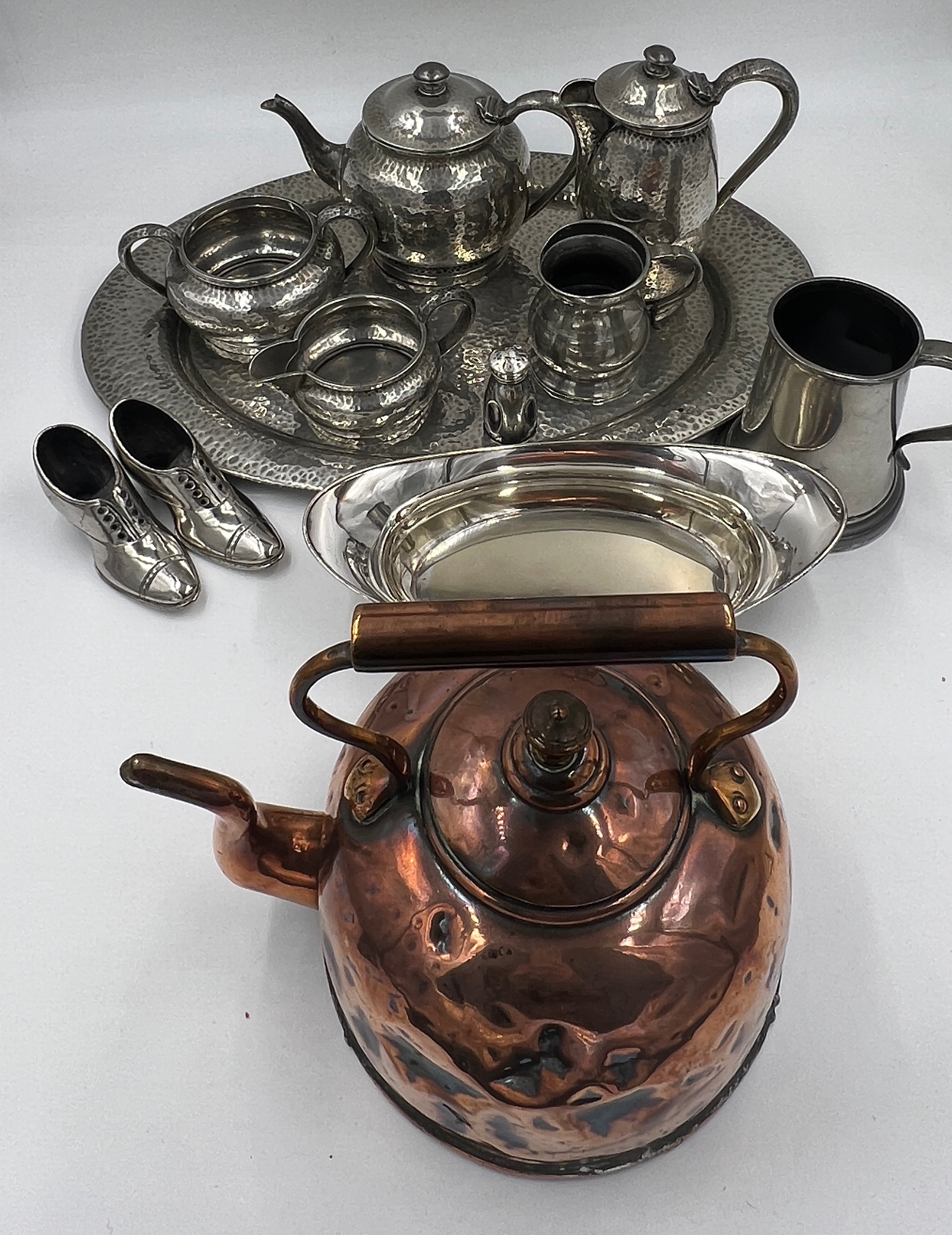 A quantity of silverplate, copper and pewter items to include a Roundhead pewter tray and - Image 2 of 4