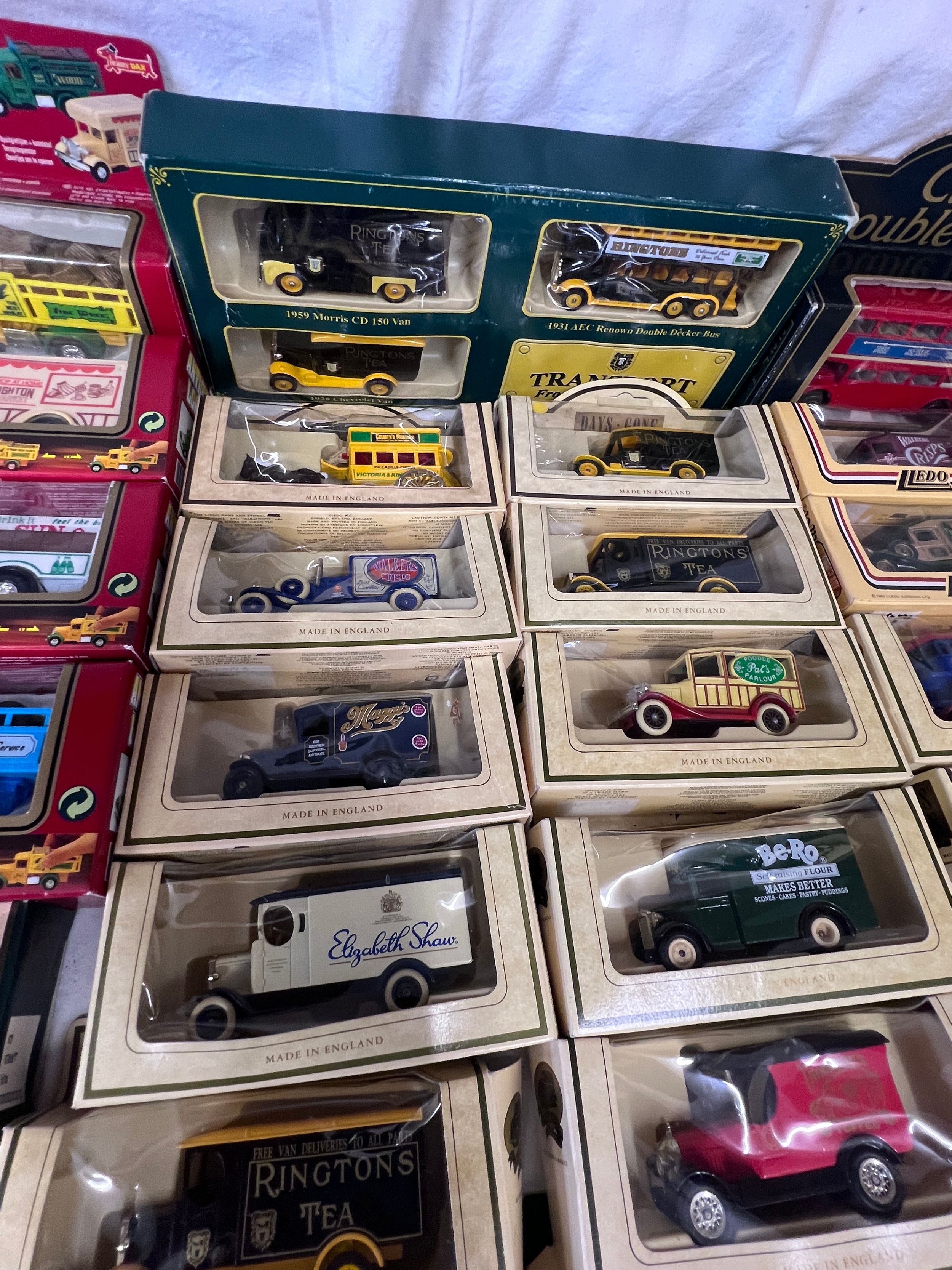A collection of boxed diecast vehicles of mostly Days Gone, Hobby Dax Antique Lorries, Days Gone - Image 5 of 9
