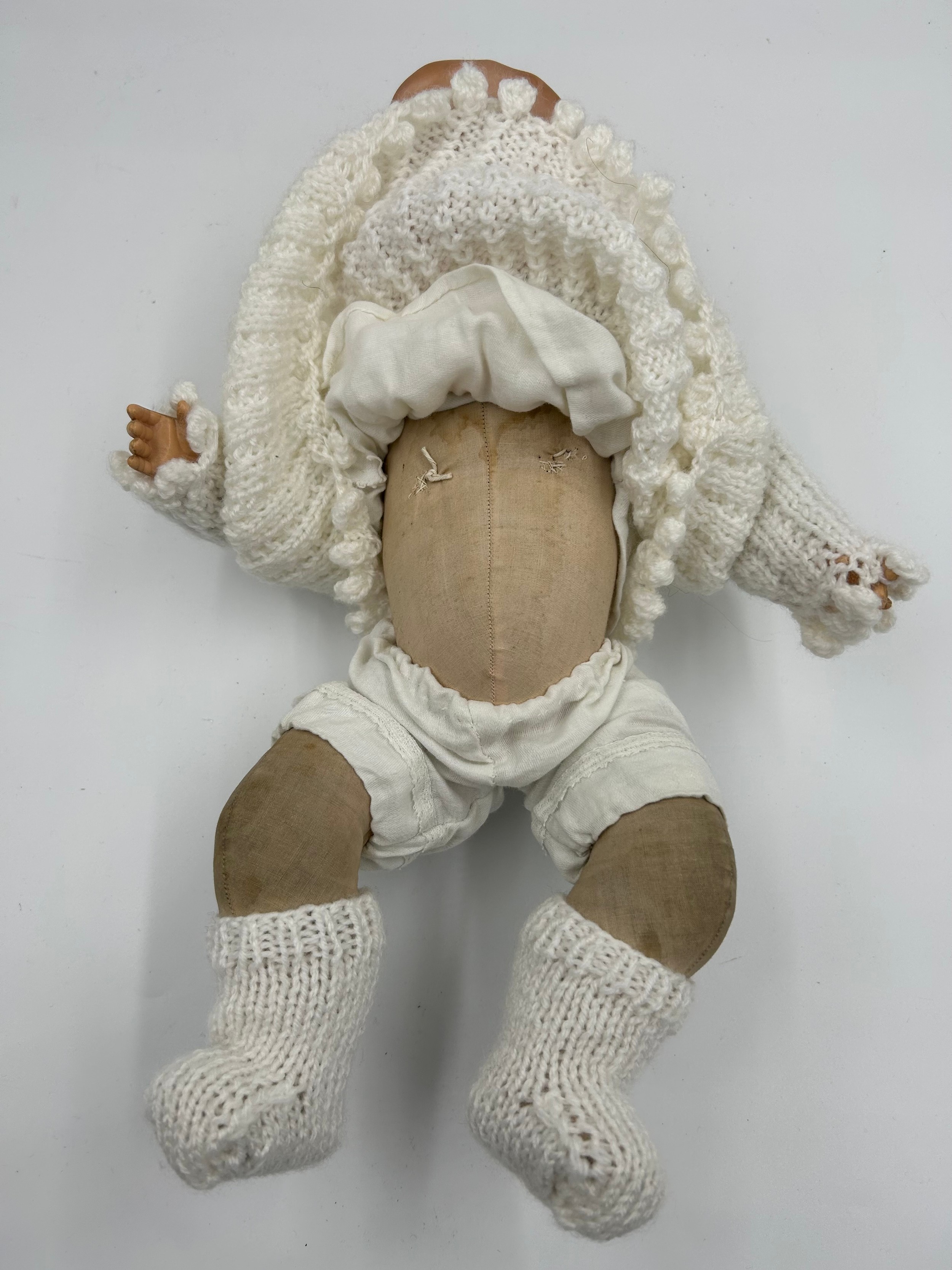 A German Armand Marseille Bisque headed Baby Doll (353/4) with knitted outer clothing and original - Bild 6 aus 8