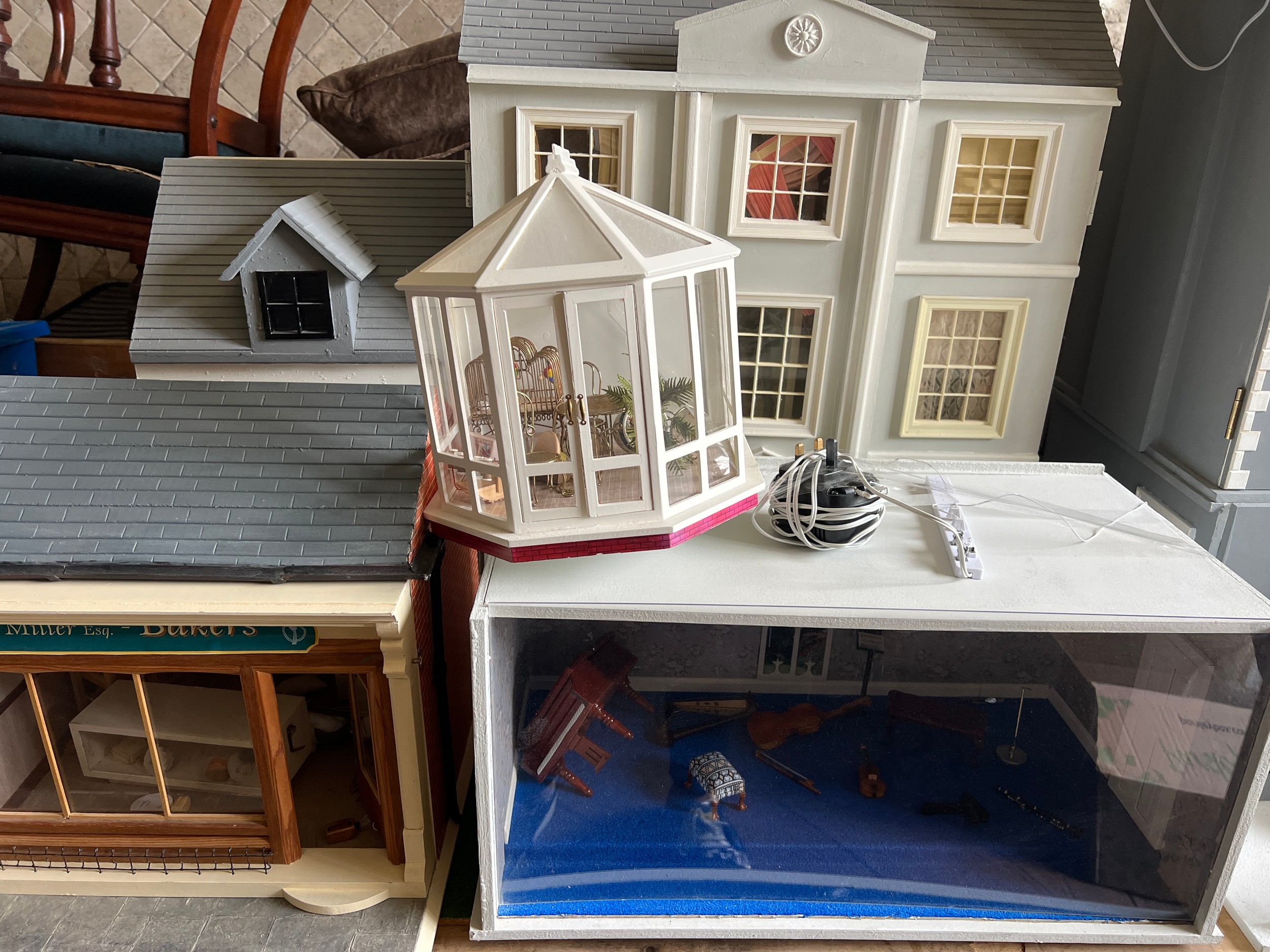A modern dolls house, 61cm w x 83cm h x 31cm w together with bakers shop, music room, shop with - Image 8 of 12