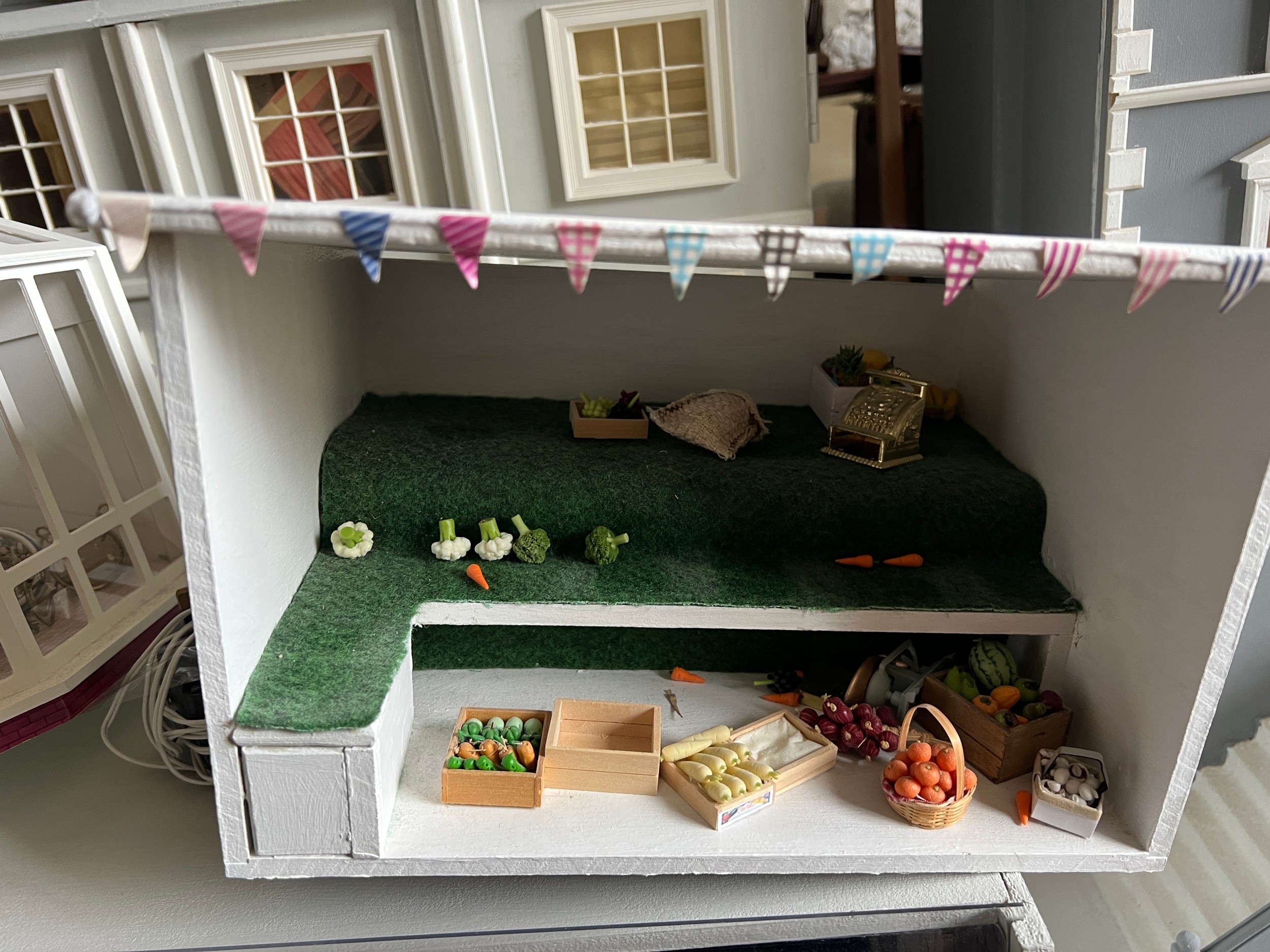 A modern dolls house, 61cm w x 83cm h x 31cm w together with bakers shop, music room, shop with - Image 11 of 12