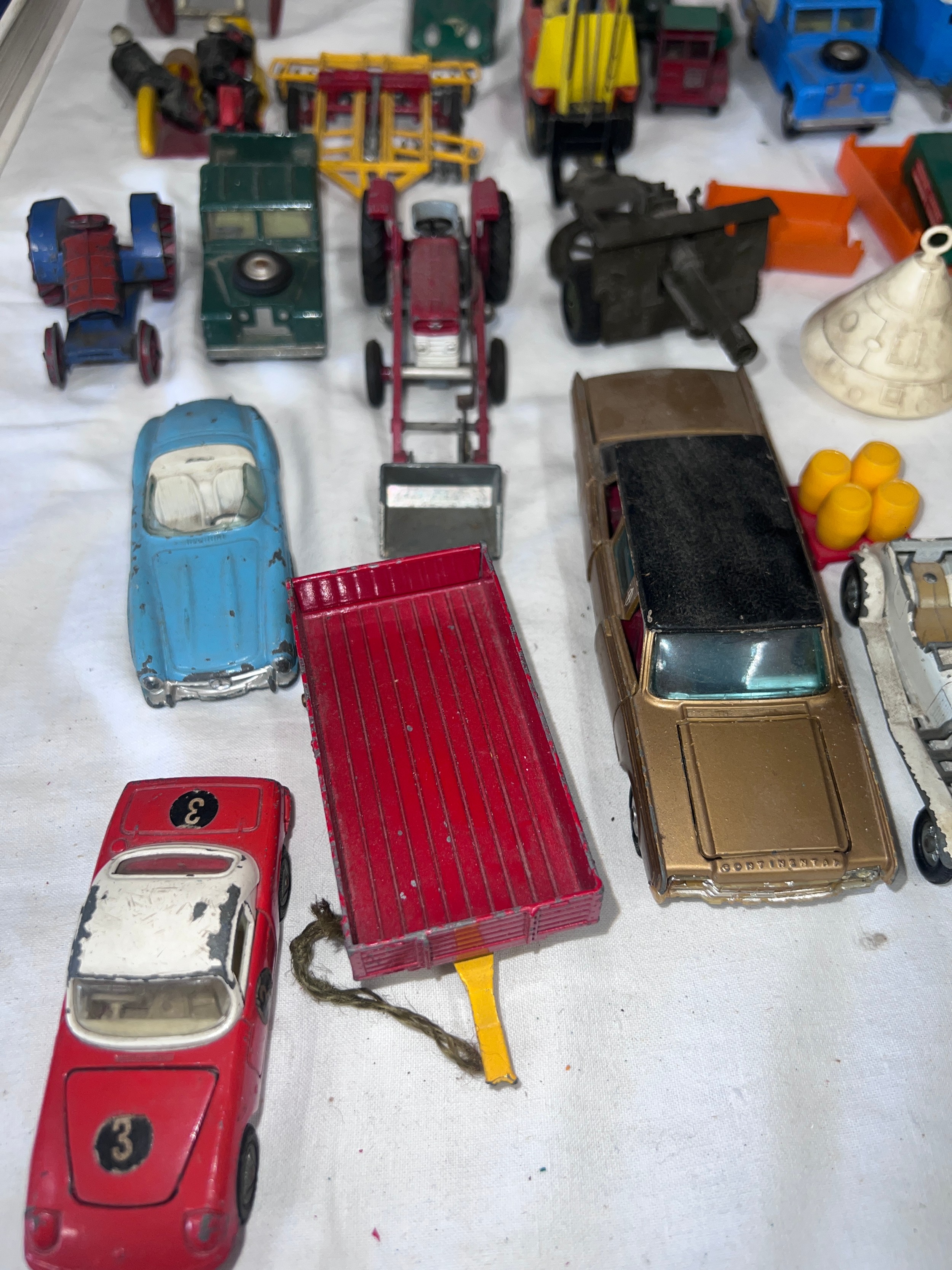 Diecast toys comprising Corgi, Dinky, Britains, Lesney, Matchbox etc to include Corgi 109 W.B. Lions - Image 2 of 13
