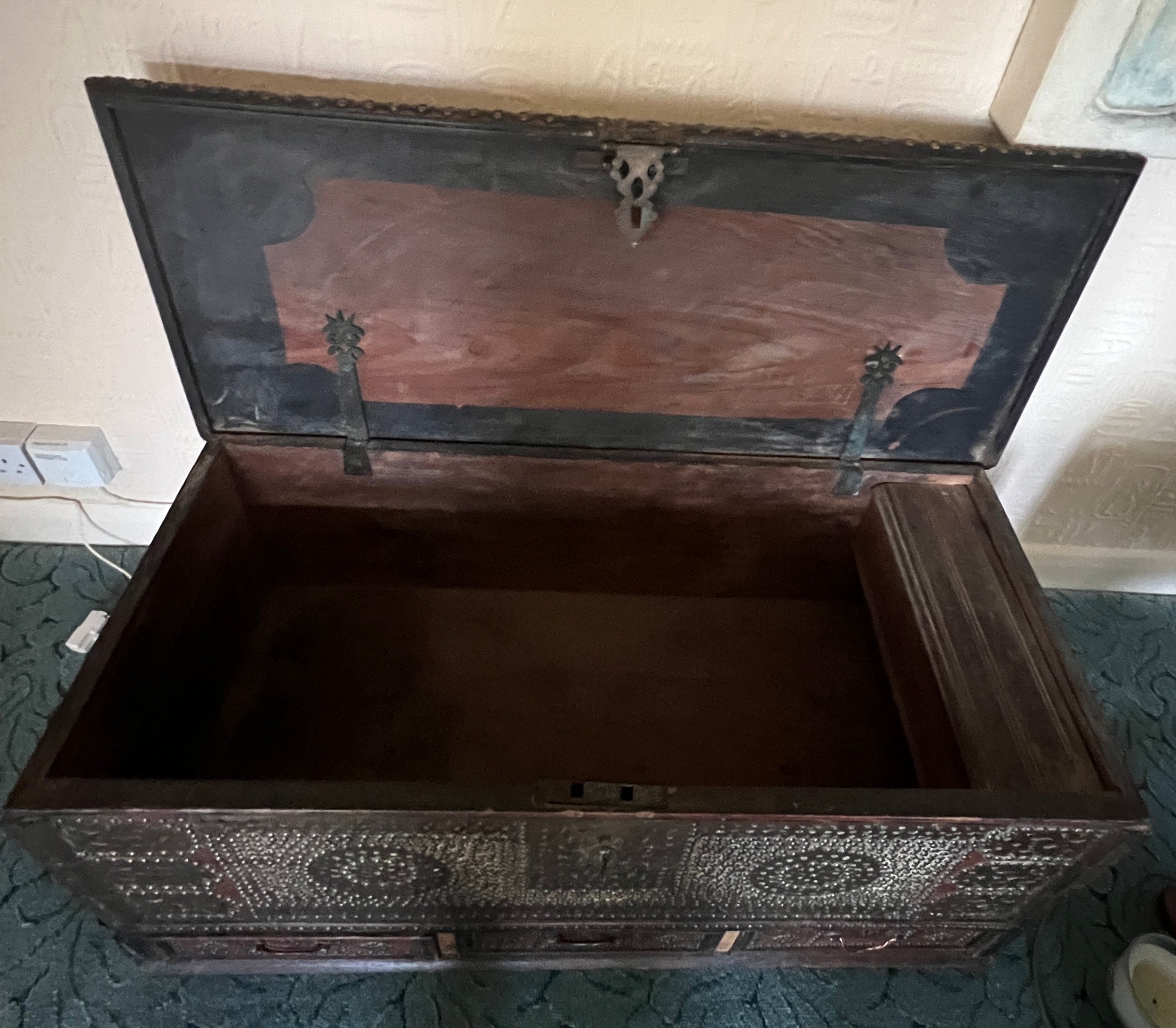 A 19thC Middle Eastern brass studded blanket box with interior candle box and three drawers to base. - Bild 6 aus 7