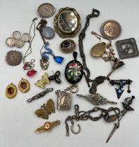 Victorian and Edwardian jewellery to include 9 carat gold bar brooch, silver brooches banded agate
