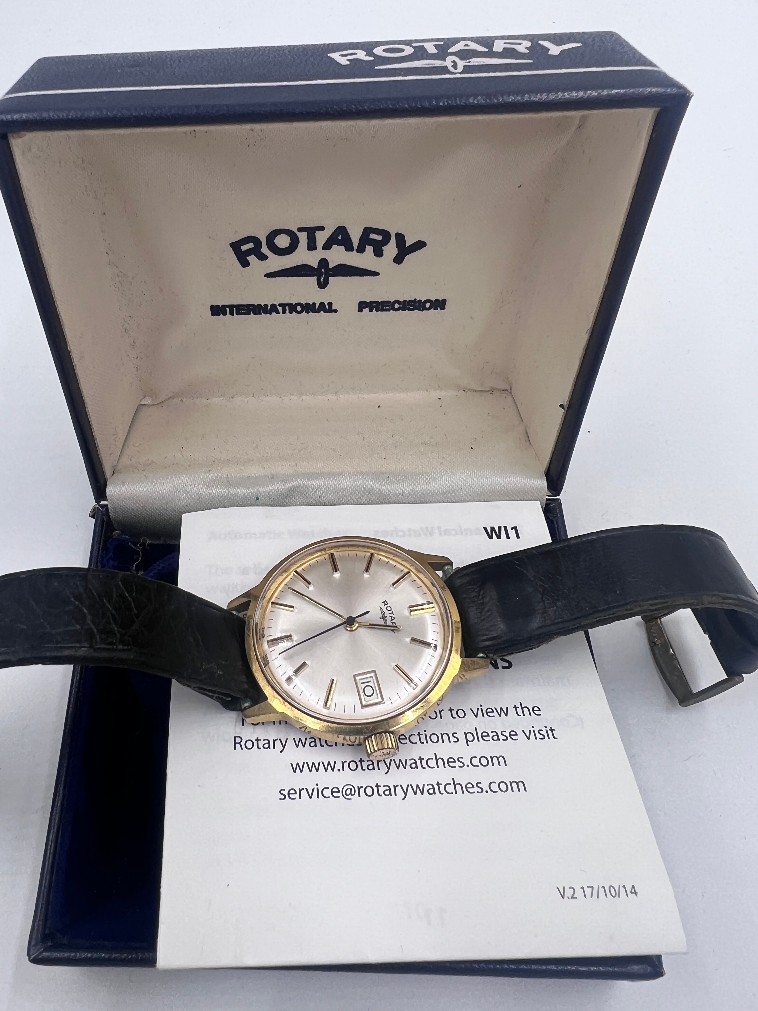A Rotary gentleman's wristwatch with date aperture on black leather strap. Case 35mm. With box and - Image 6 of 6