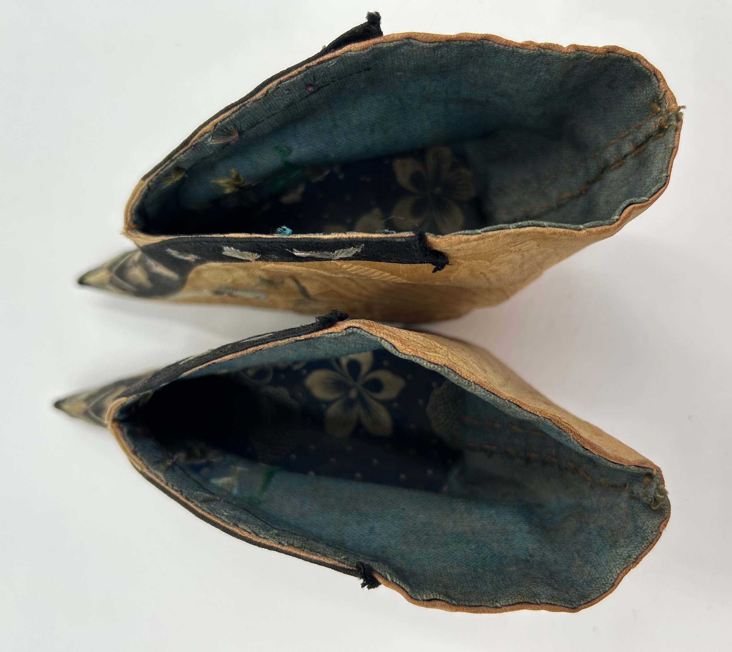 Chinese silk embroidered foot binding lotus shoes. - Image 5 of 6
