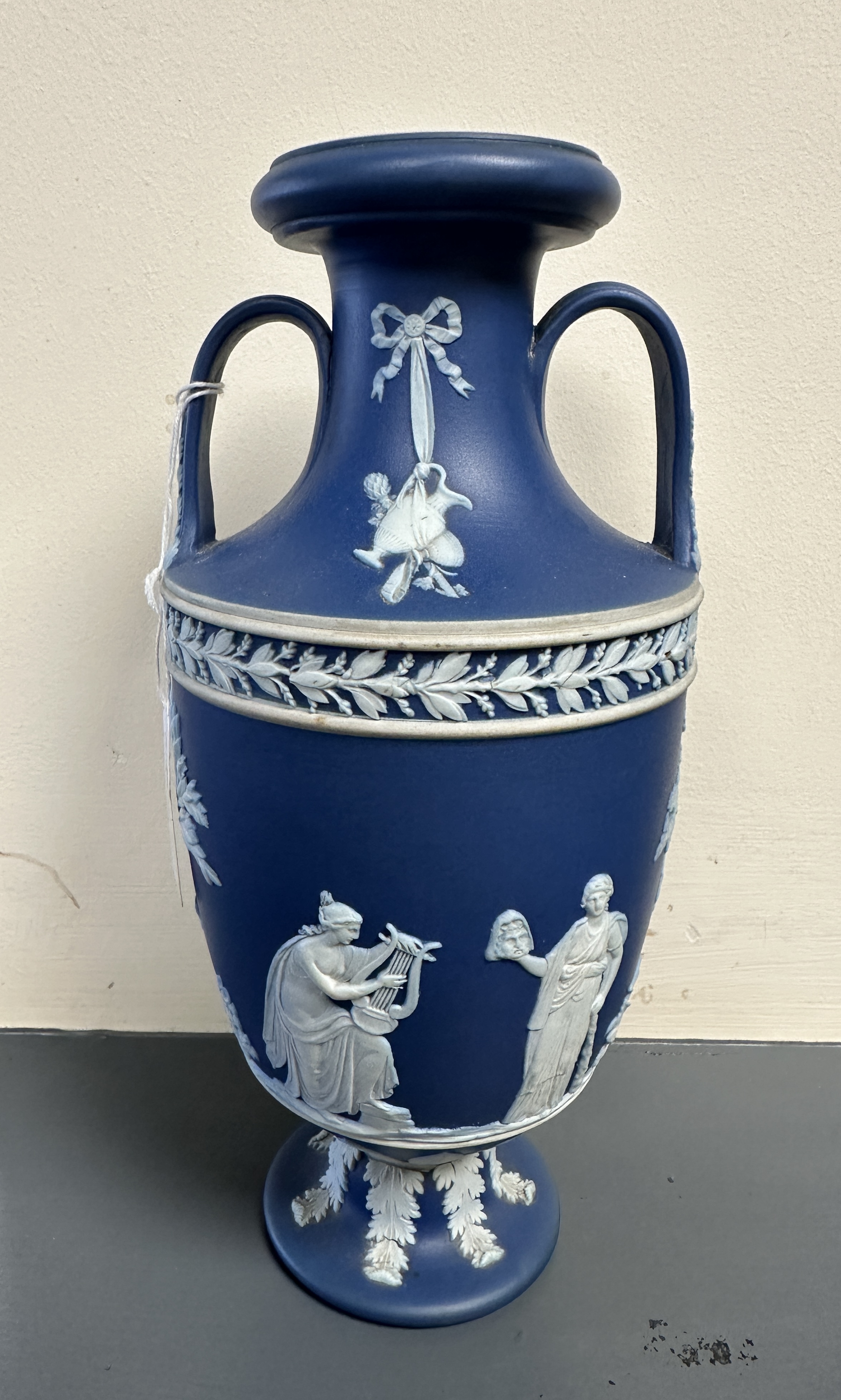 A pair of Wedgwood Jasperware vases, 23cm h. - Image 11 of 16